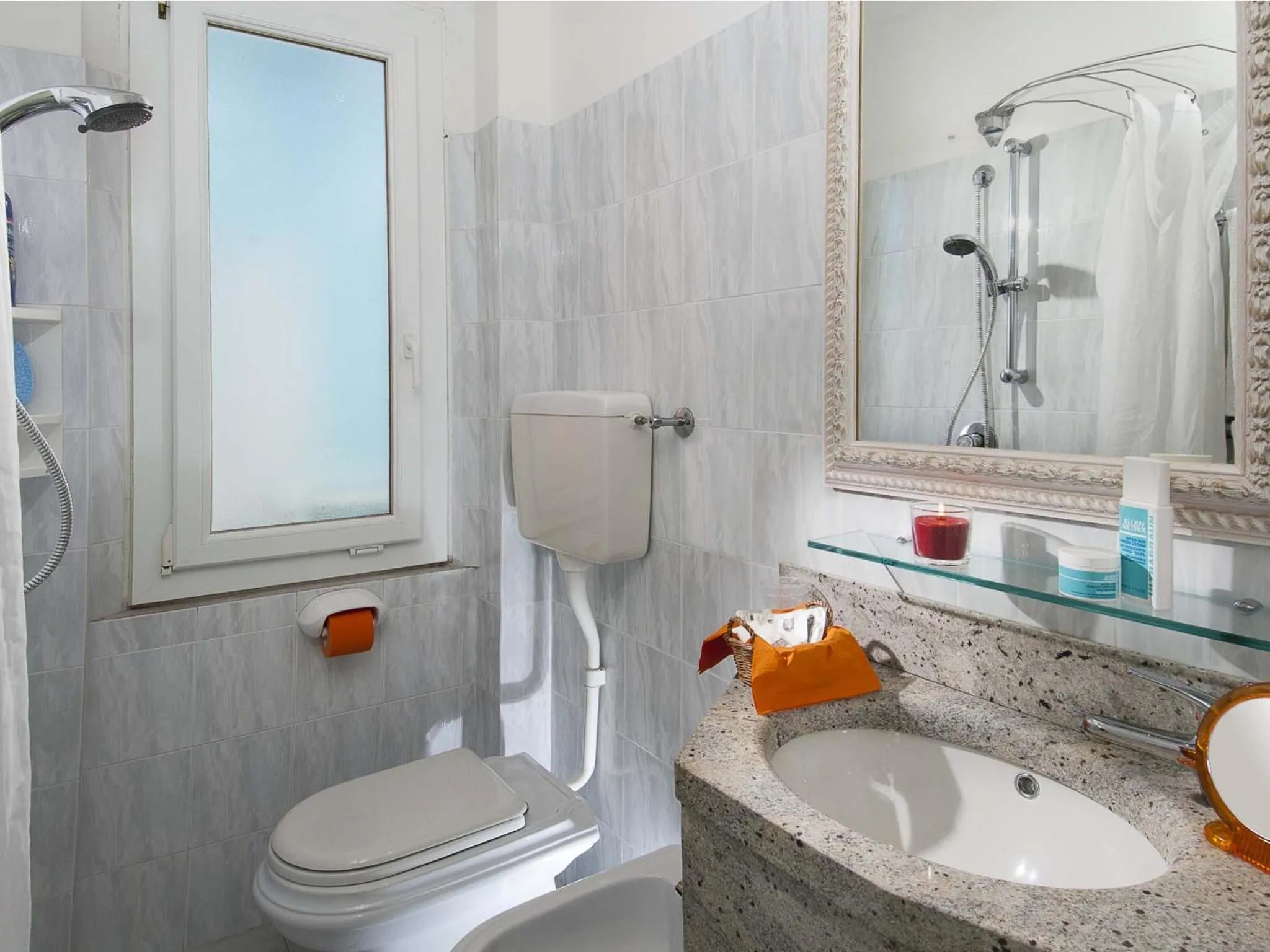 Bathroom in Hotel Mayflower