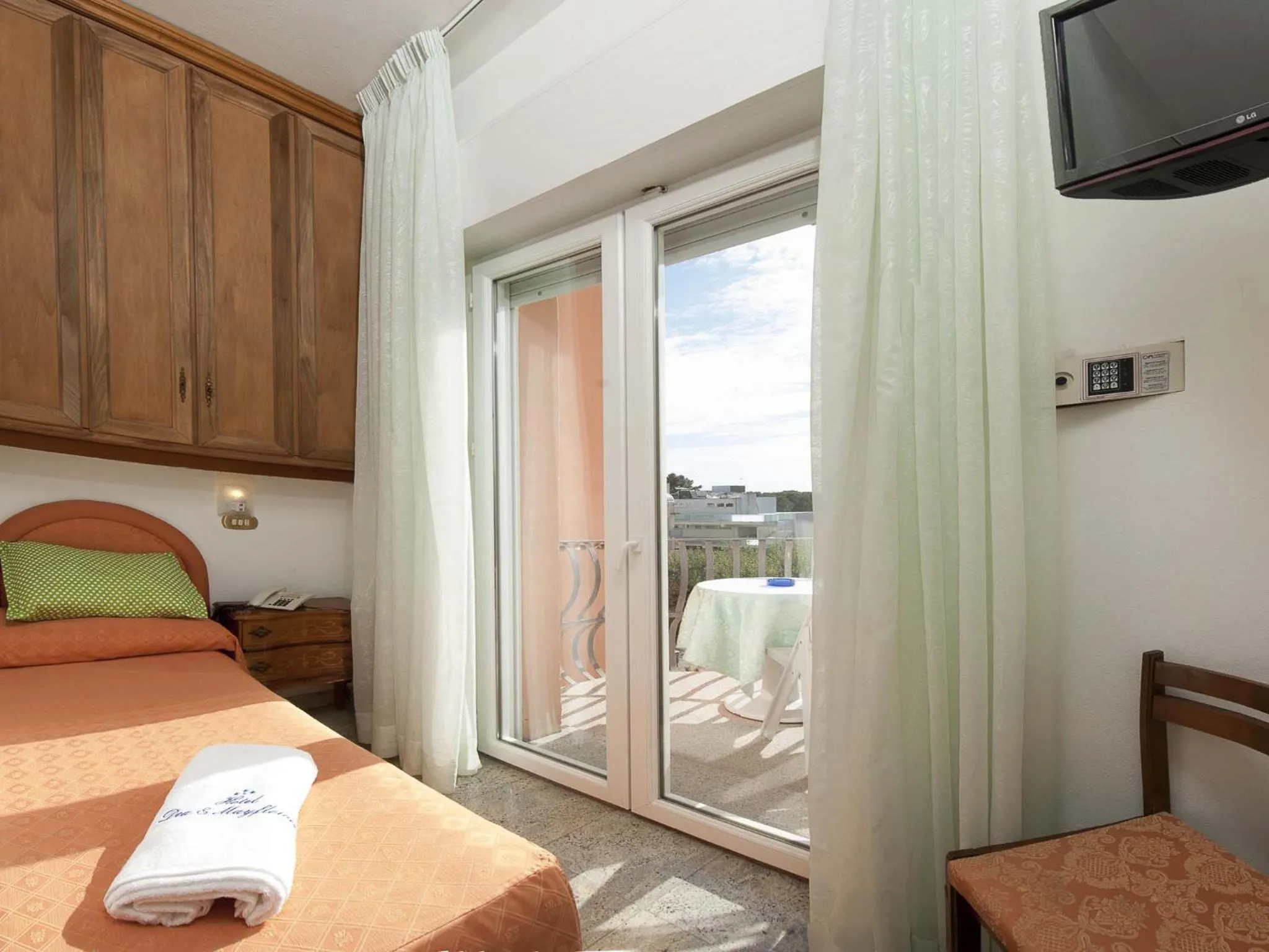 Bed in Hotel Mayflower