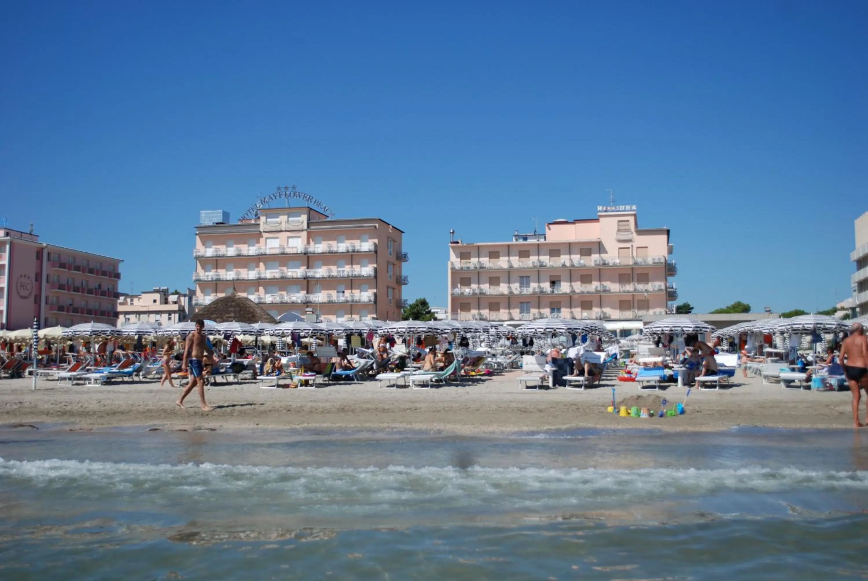 Property building in Hotel Mayflower