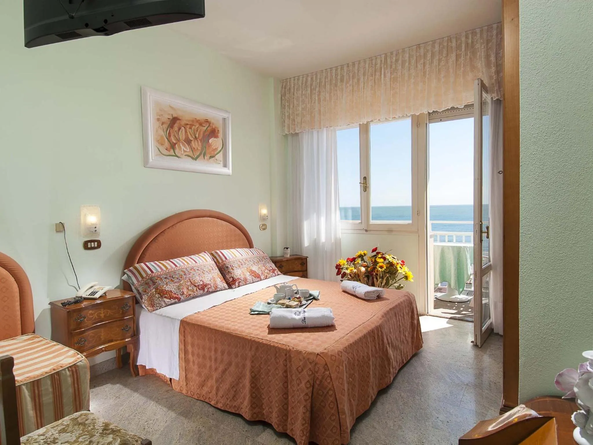 Bed in Hotel Mayflower