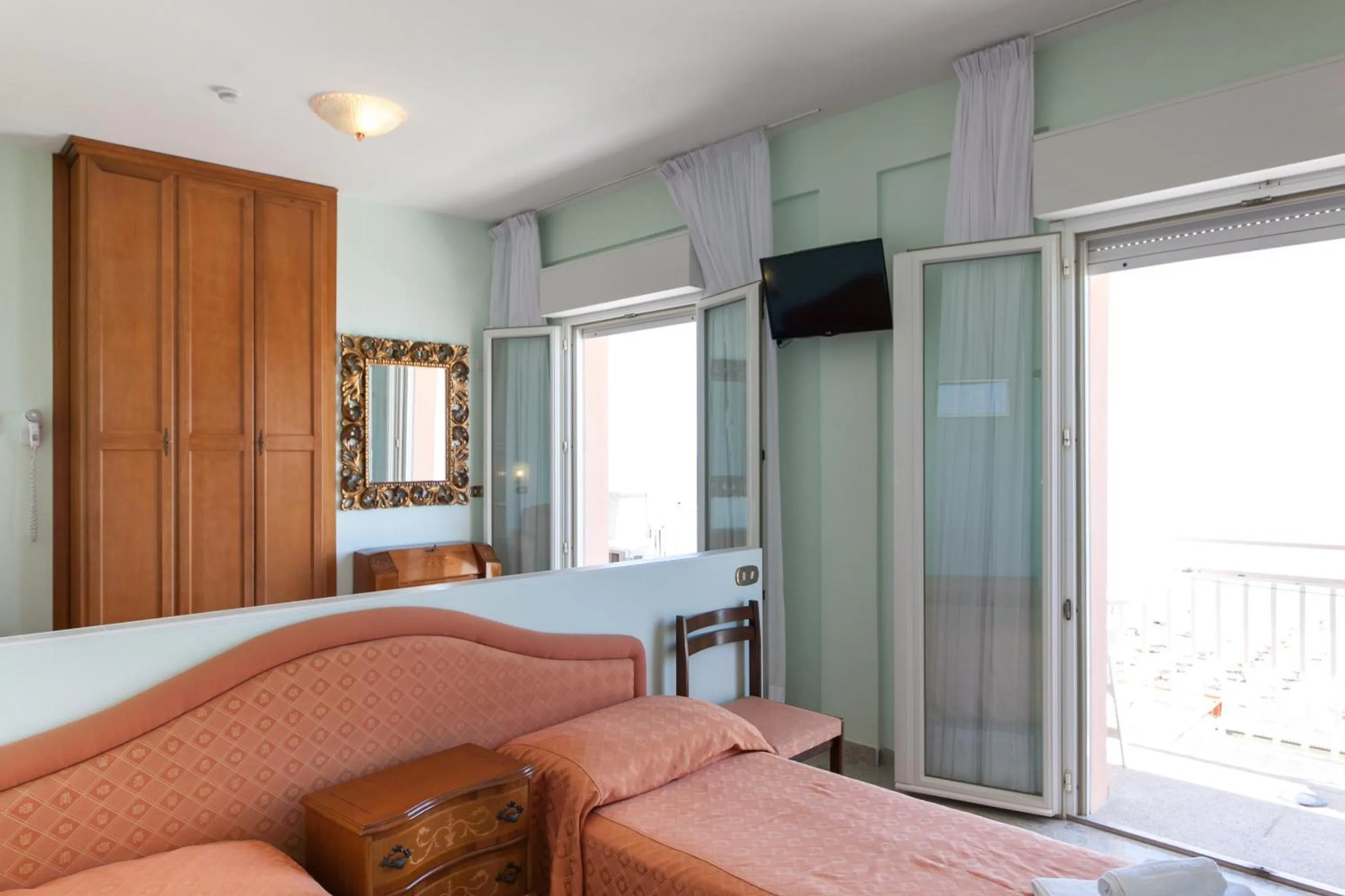 Bed in Hotel Mayflower