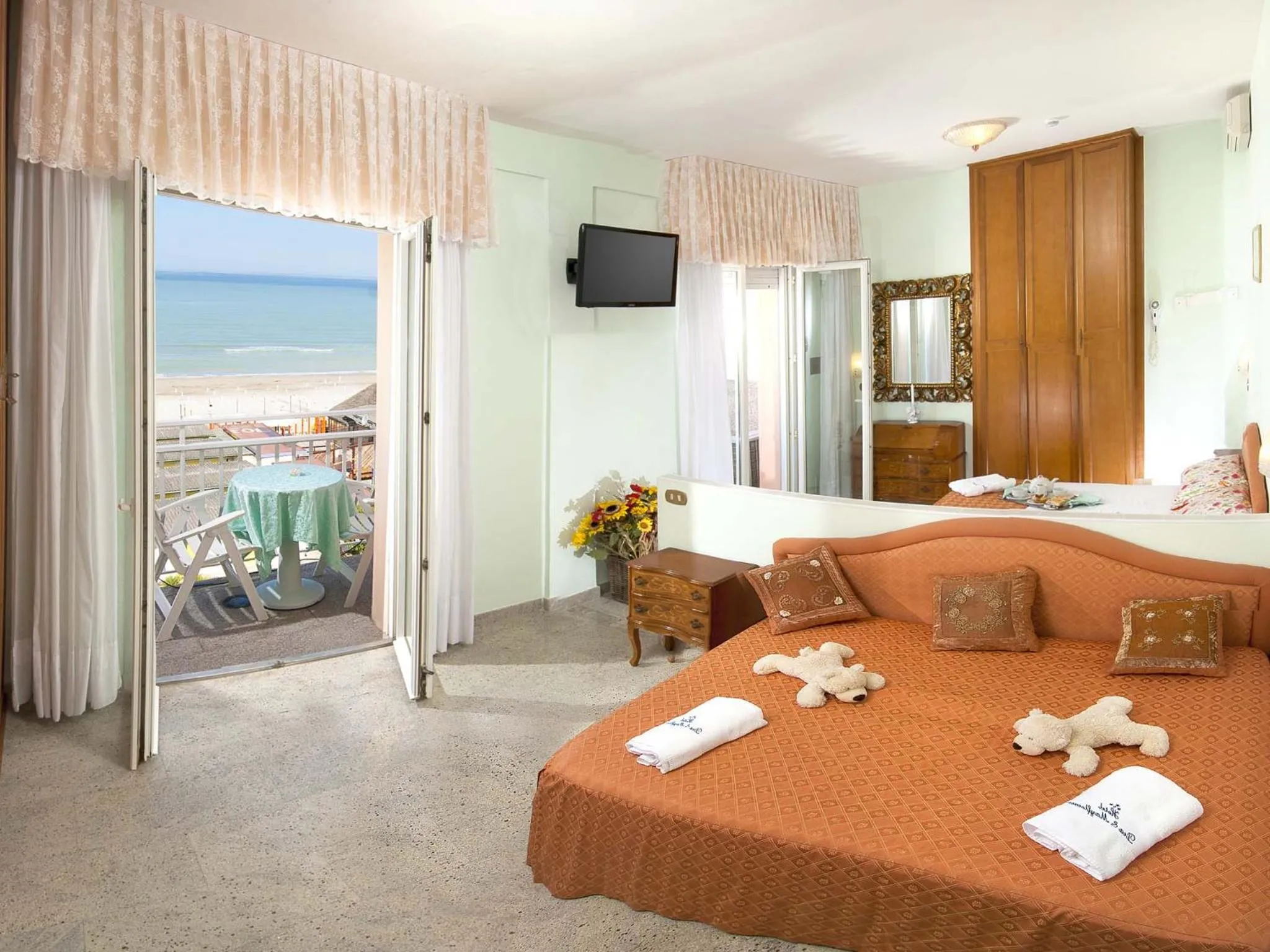 Bed in Hotel Mayflower