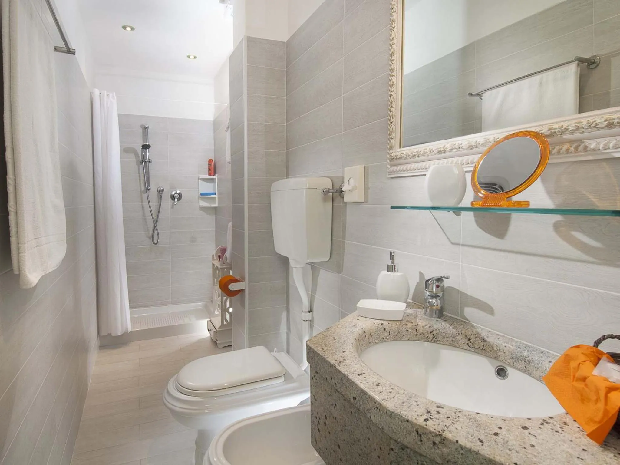 Bathroom in Hotel Mayflower