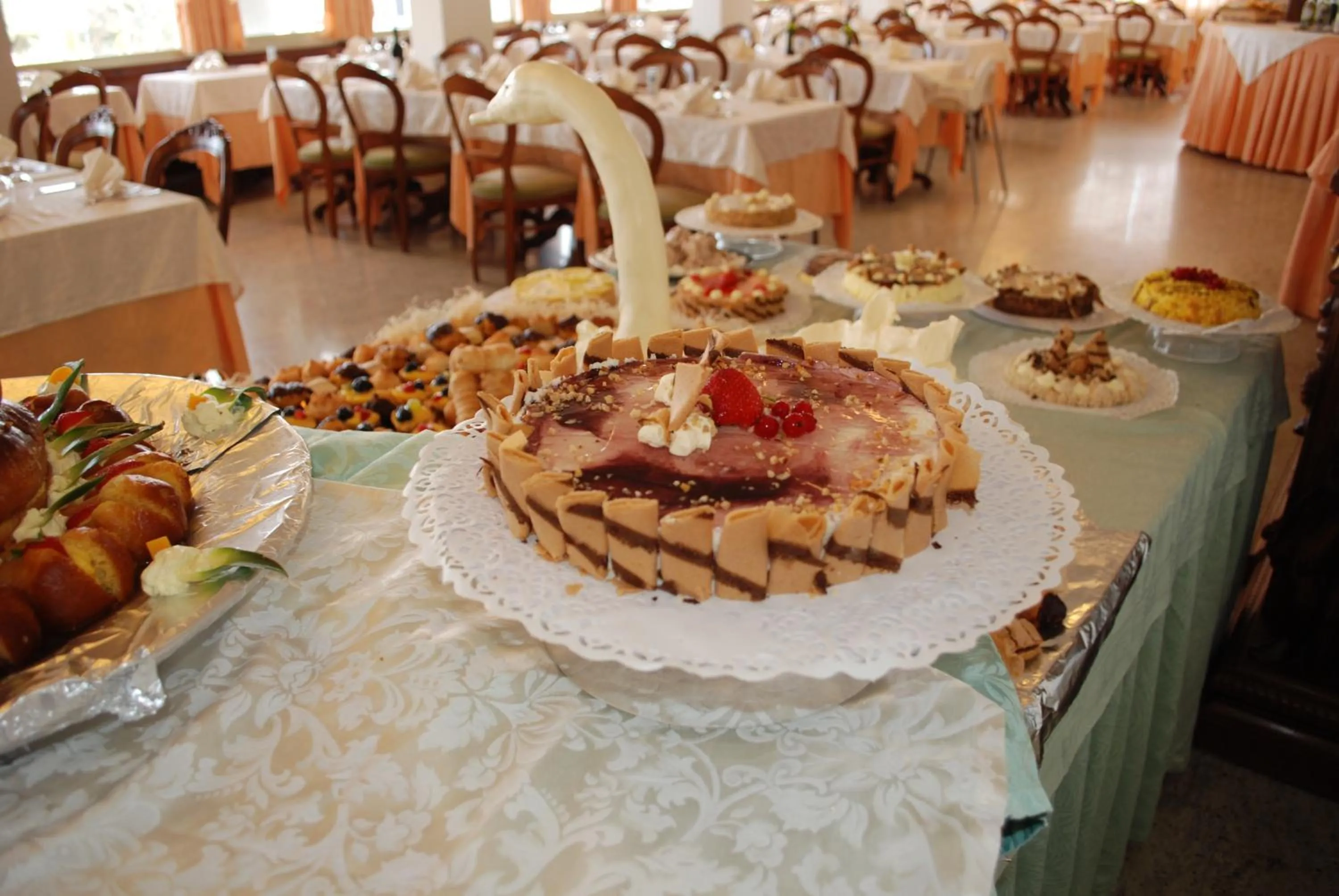 Food and drinks in Hotel Mayflower