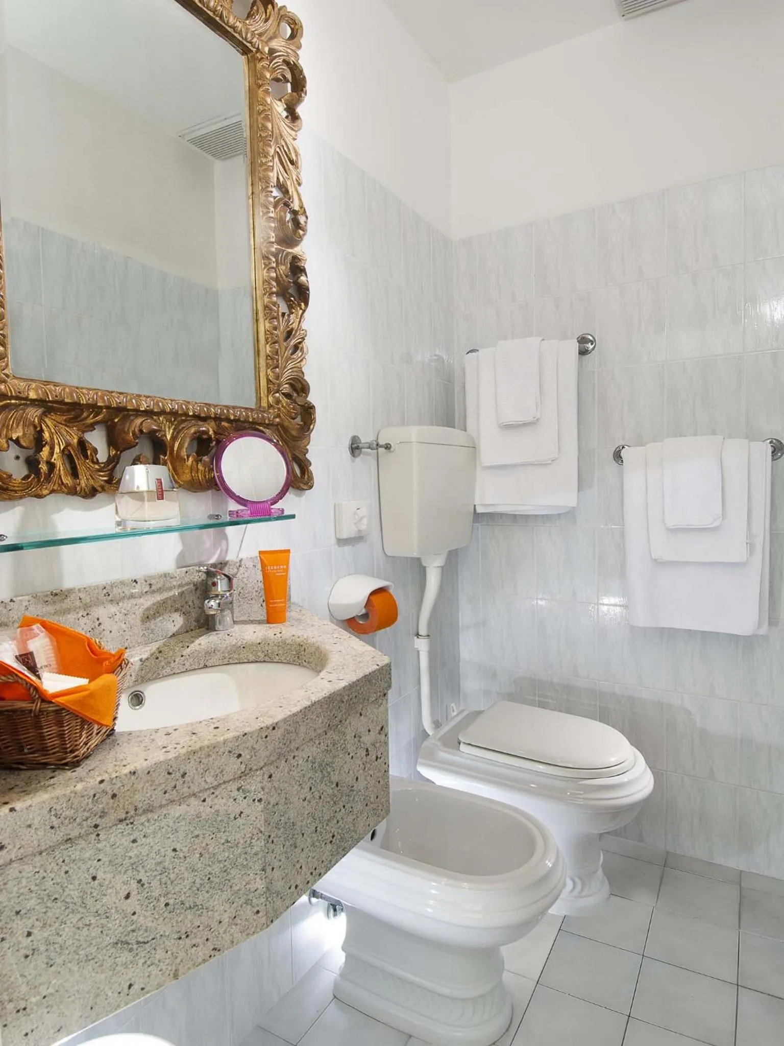 Bathroom in Hotel Mayflower