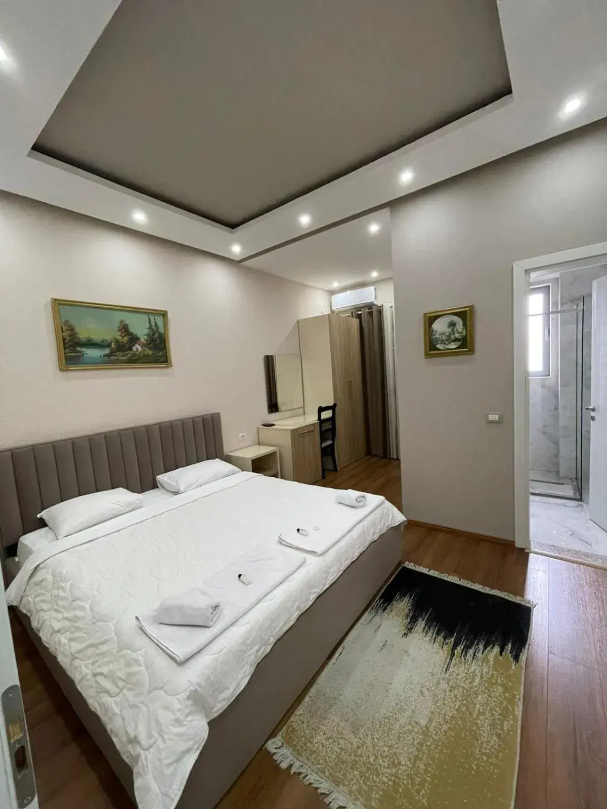 Standard Double Room in Hotel Holiday Standard Double Room in Hotel Holiday