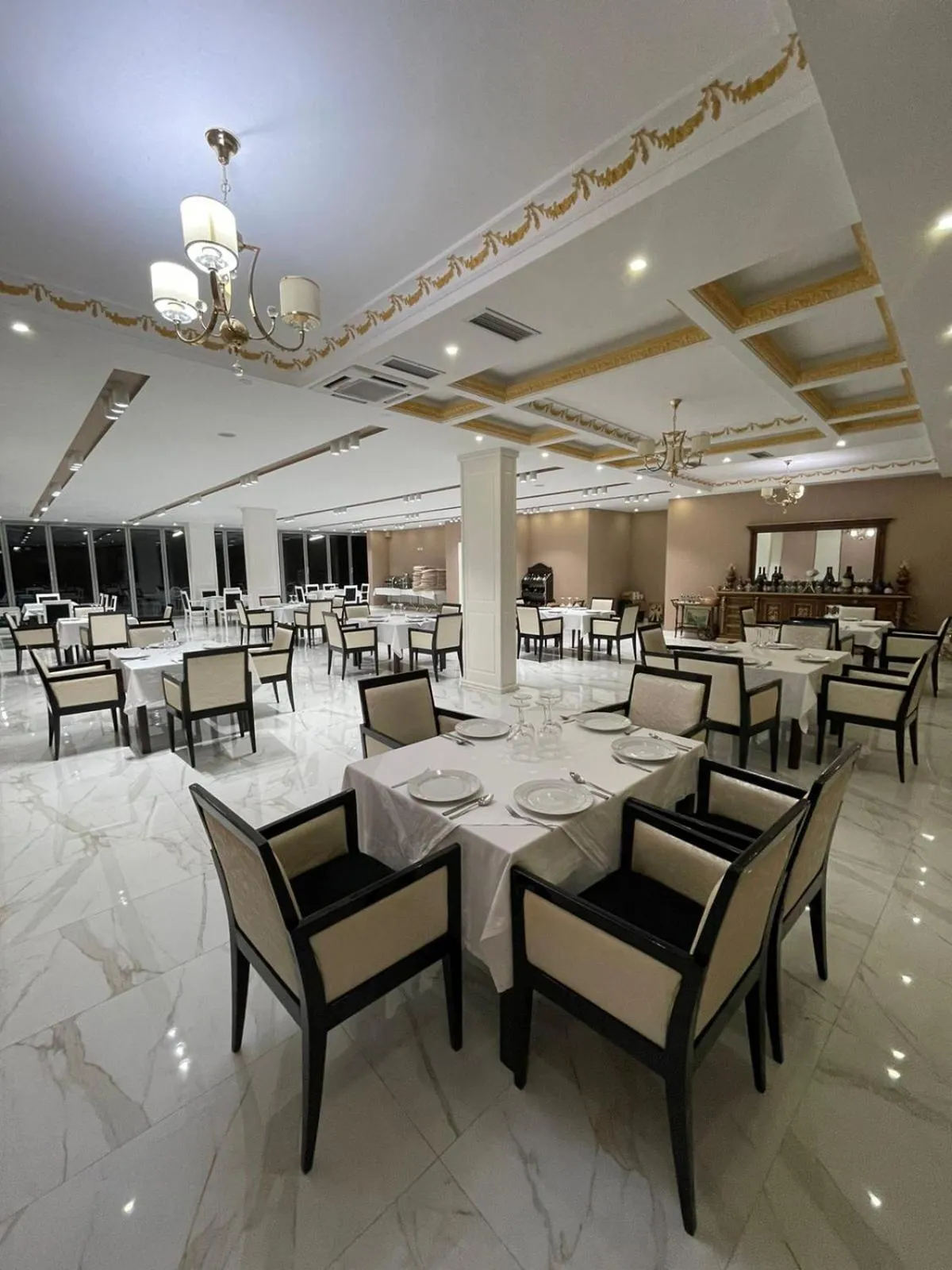 Restaurant/places to eat in Hotel Holiday