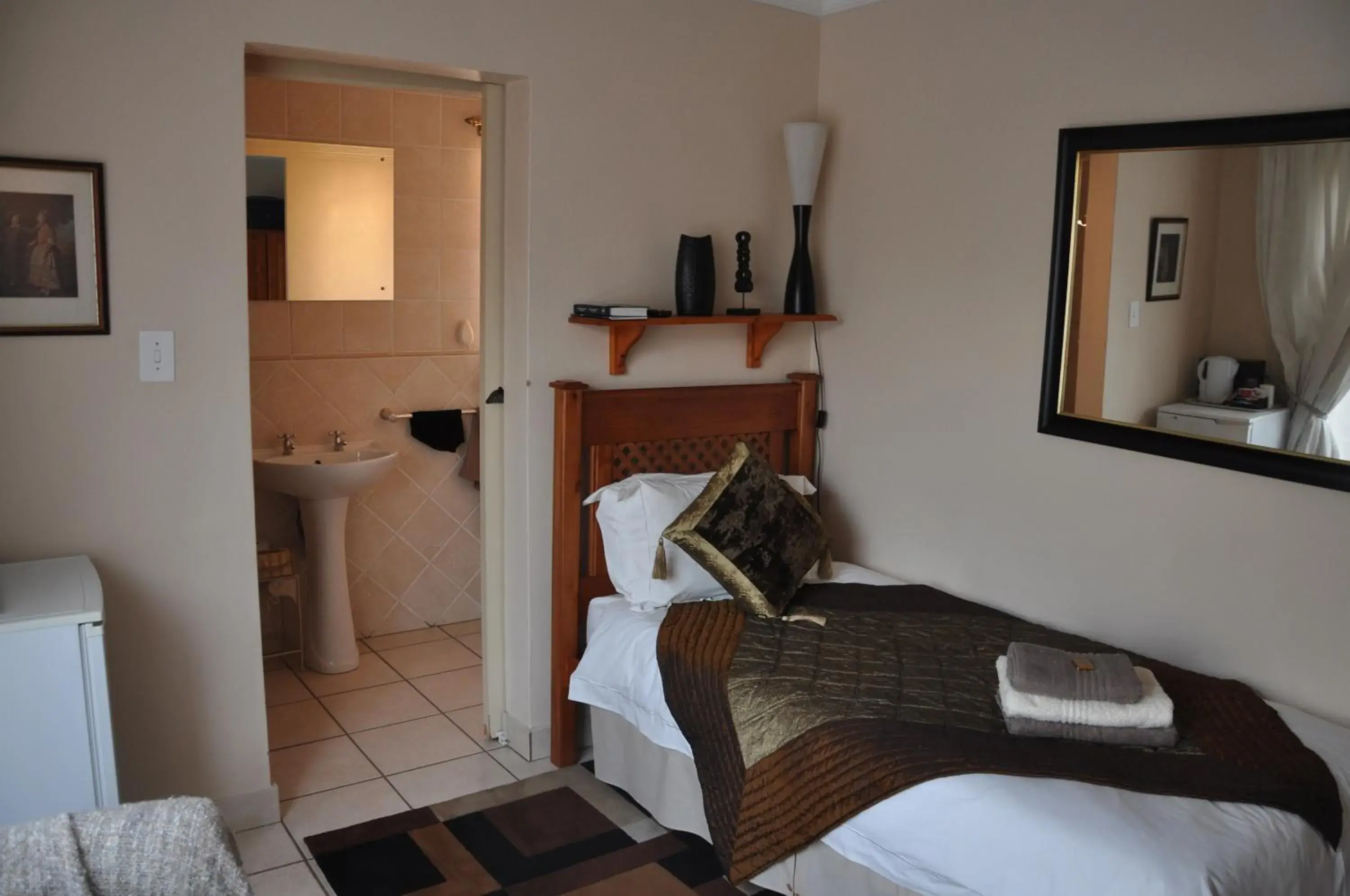 Single Room in Pilgrims Delight Guest House Single Room in Pilgrims Delight Guest House