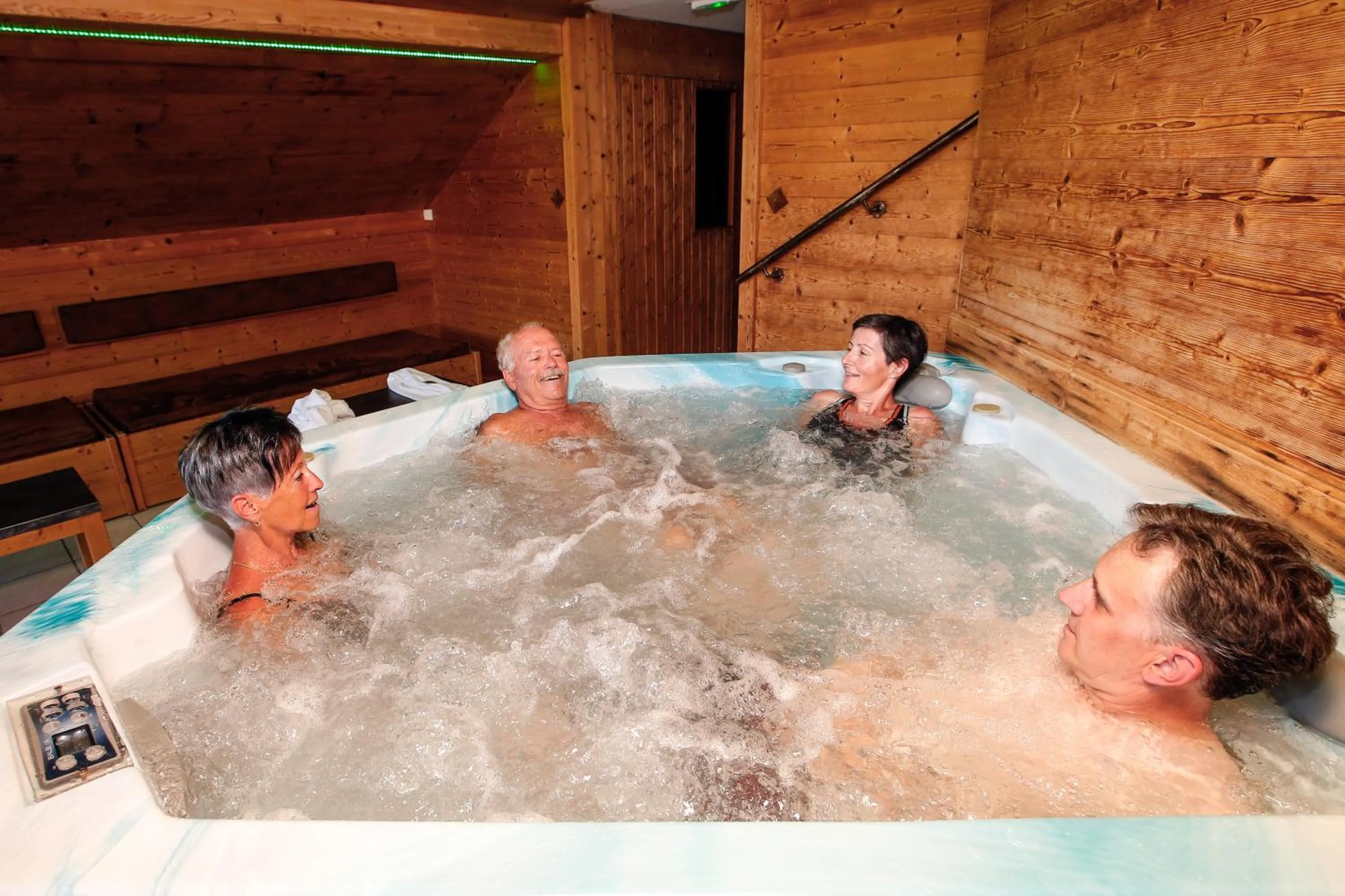 Hot Tub in Chalet-Hôtel Le Beausoleil, The Originals Relais