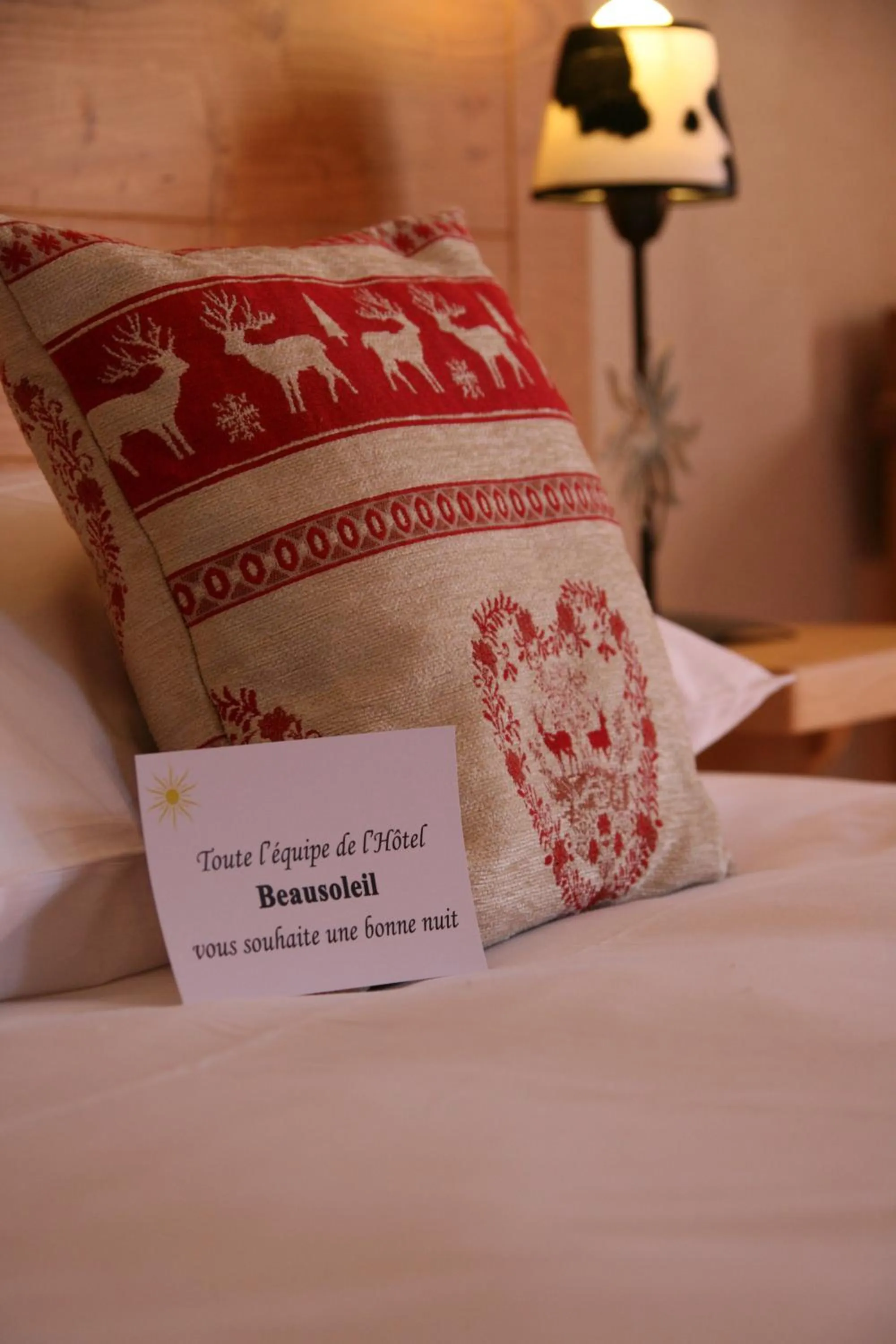 Bedroom, Bed in Chalet-Hôtel Le Beausoleil, The Originals Relais