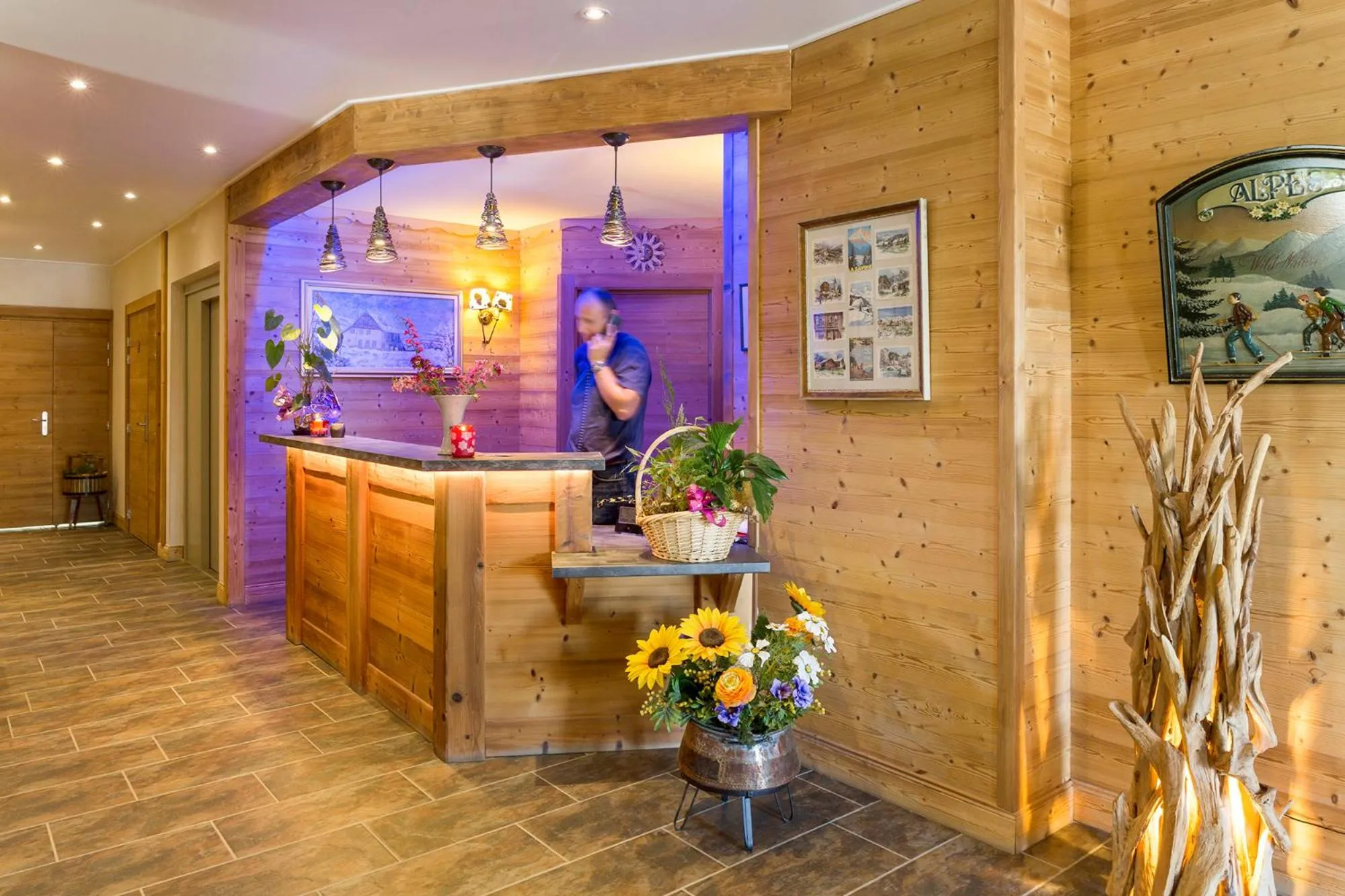 Lobby or reception in Chalet-Hôtel Le Beausoleil, The Originals Relais