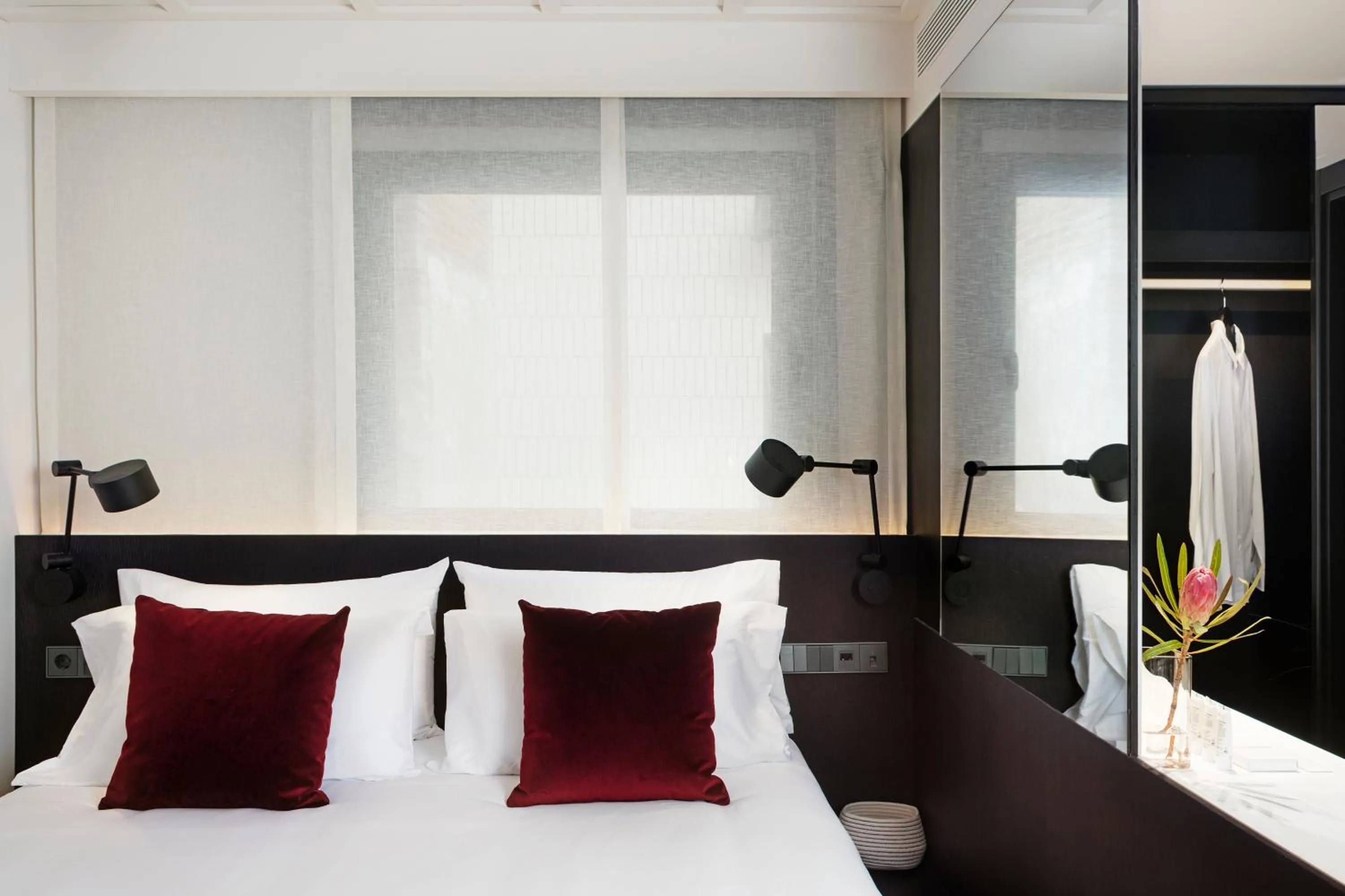 Bed in Yurbban Ramblas Boutique Hotel