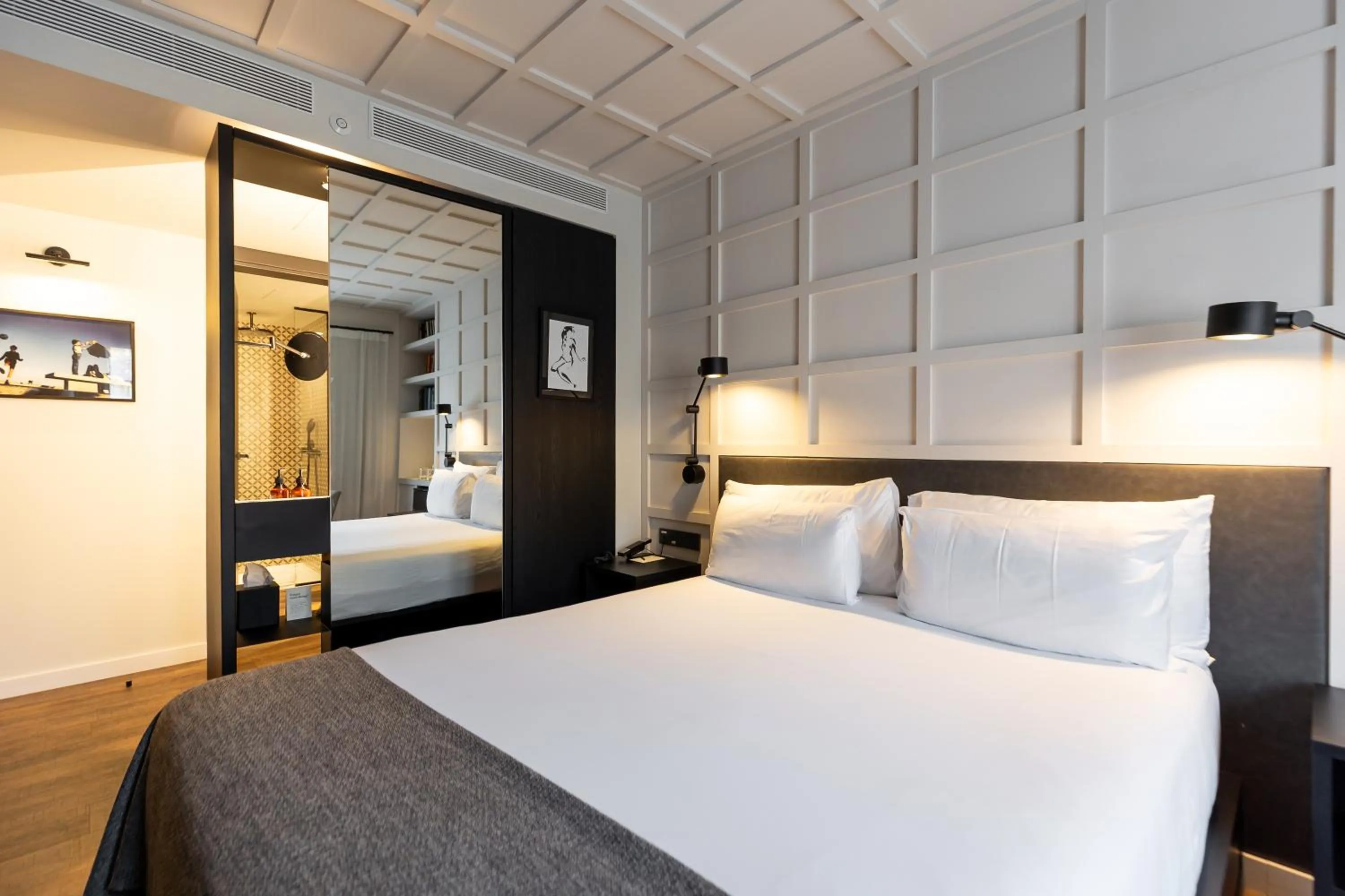 Bed in Yurbban Ramblas Boutique Hotel