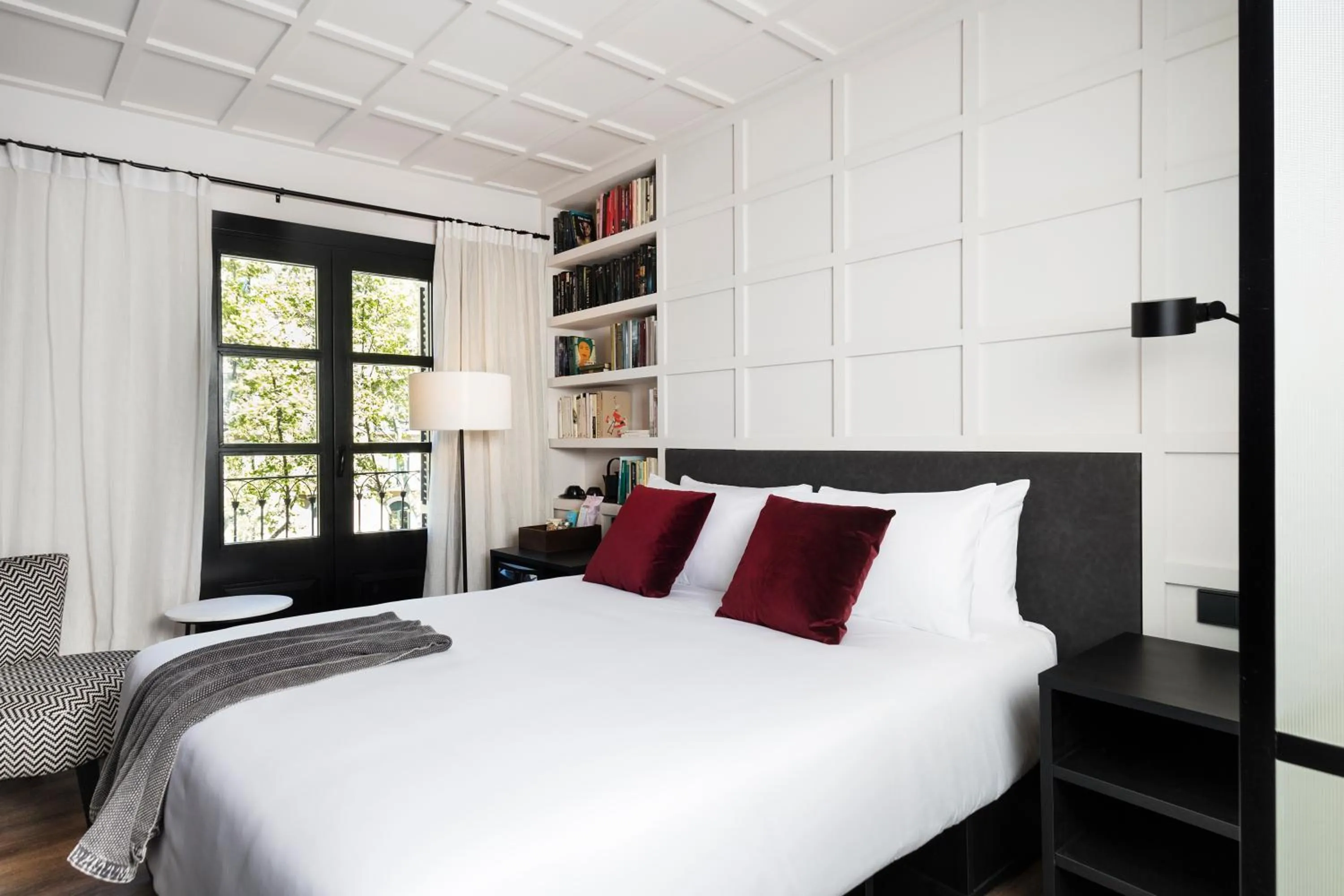 Photo of the whole room, Bed in Yurbban Ramblas Boutique Hotel