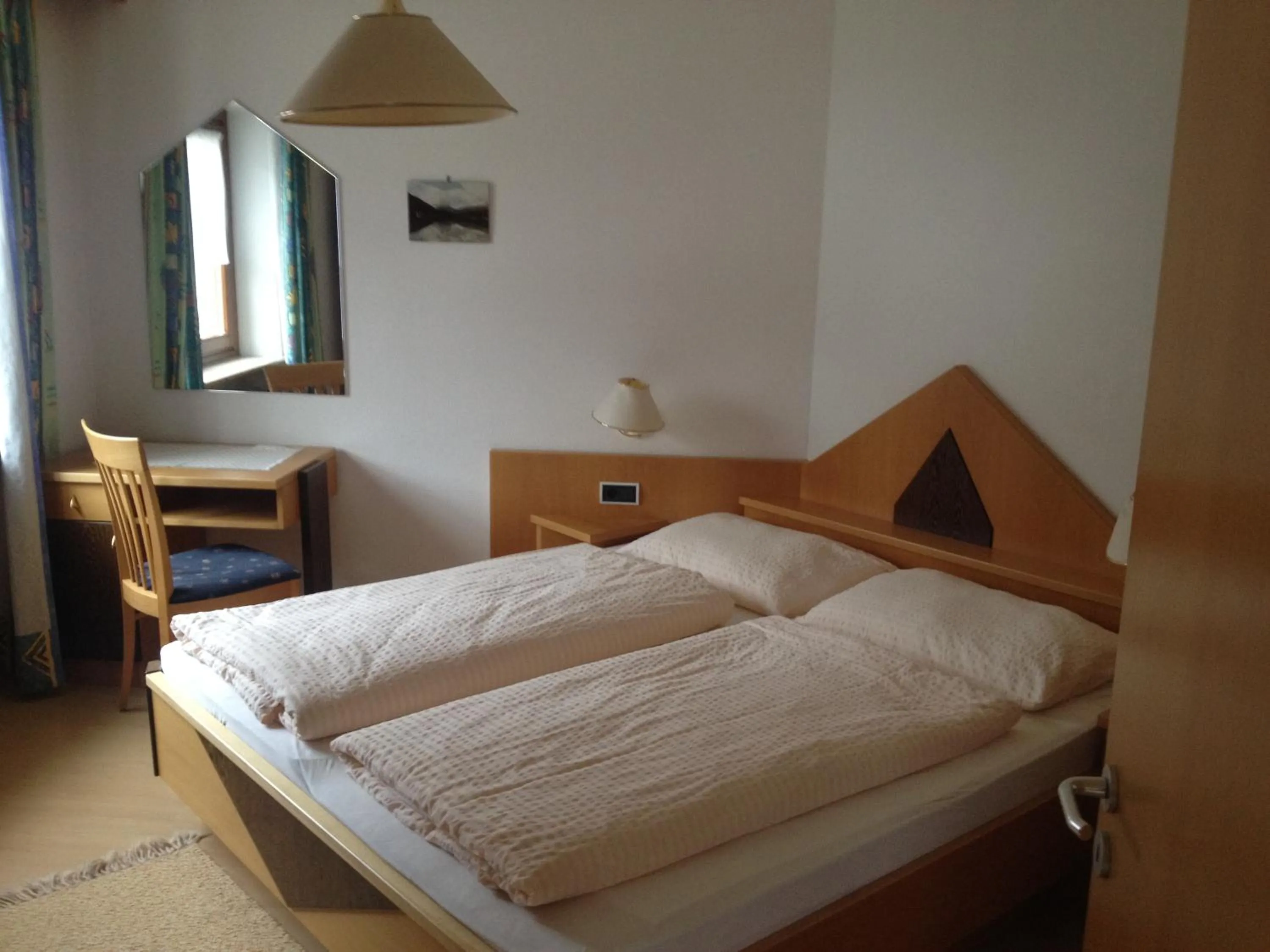 Photo of the whole room, Bed in Garni Renzler
