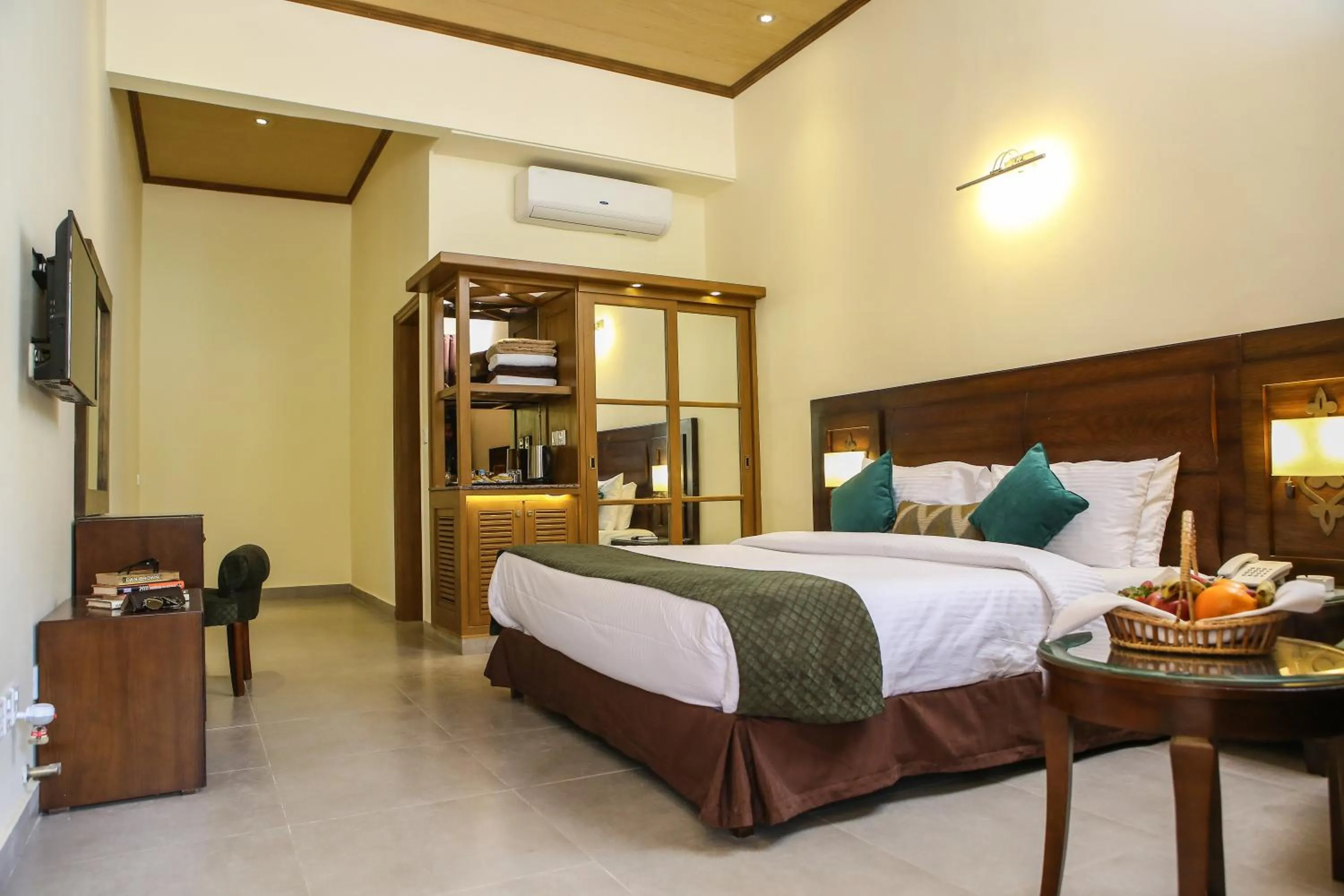 TV and multimedia in Dreamworld Resort, Hotel & Golf Course