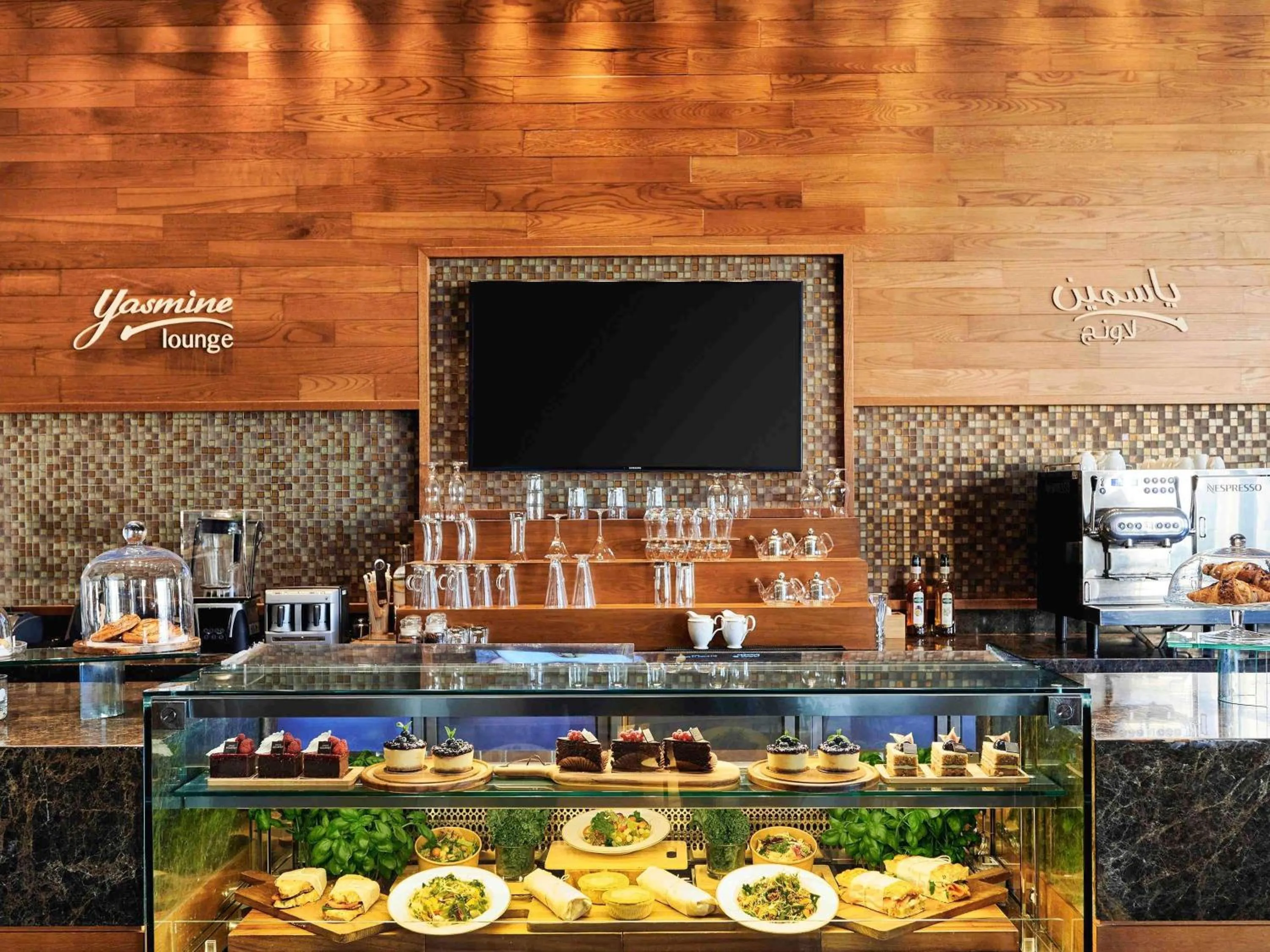 Restaurant/places to eat in Swissôtel Al Ghurair Dubai - Deira & Creek