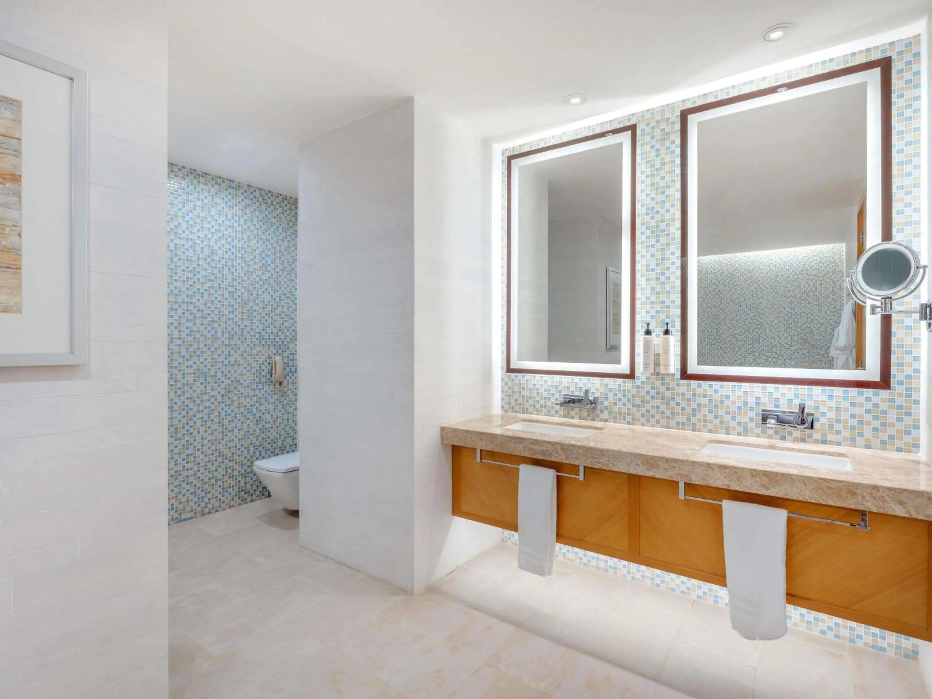 Photo of the whole room in Swissôtel Al Ghurair Dubai - Deira & Creek