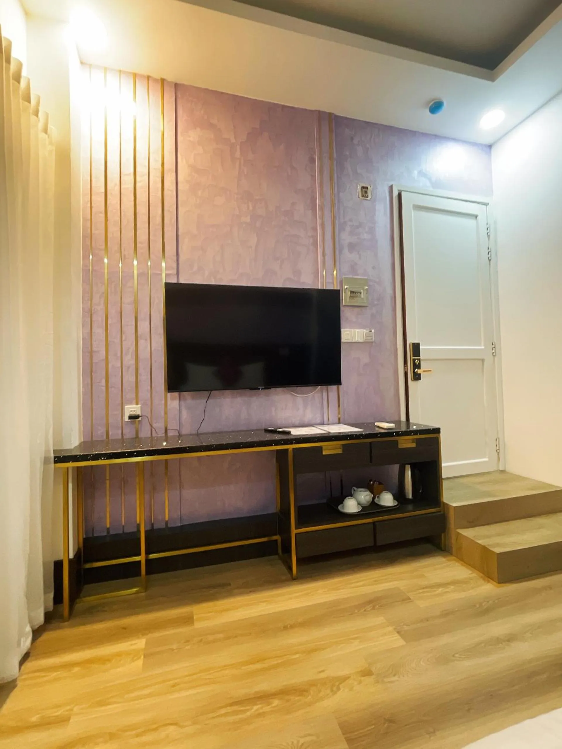 TV and multimedia in Indochine Ben Thanh Hotel & Apartments