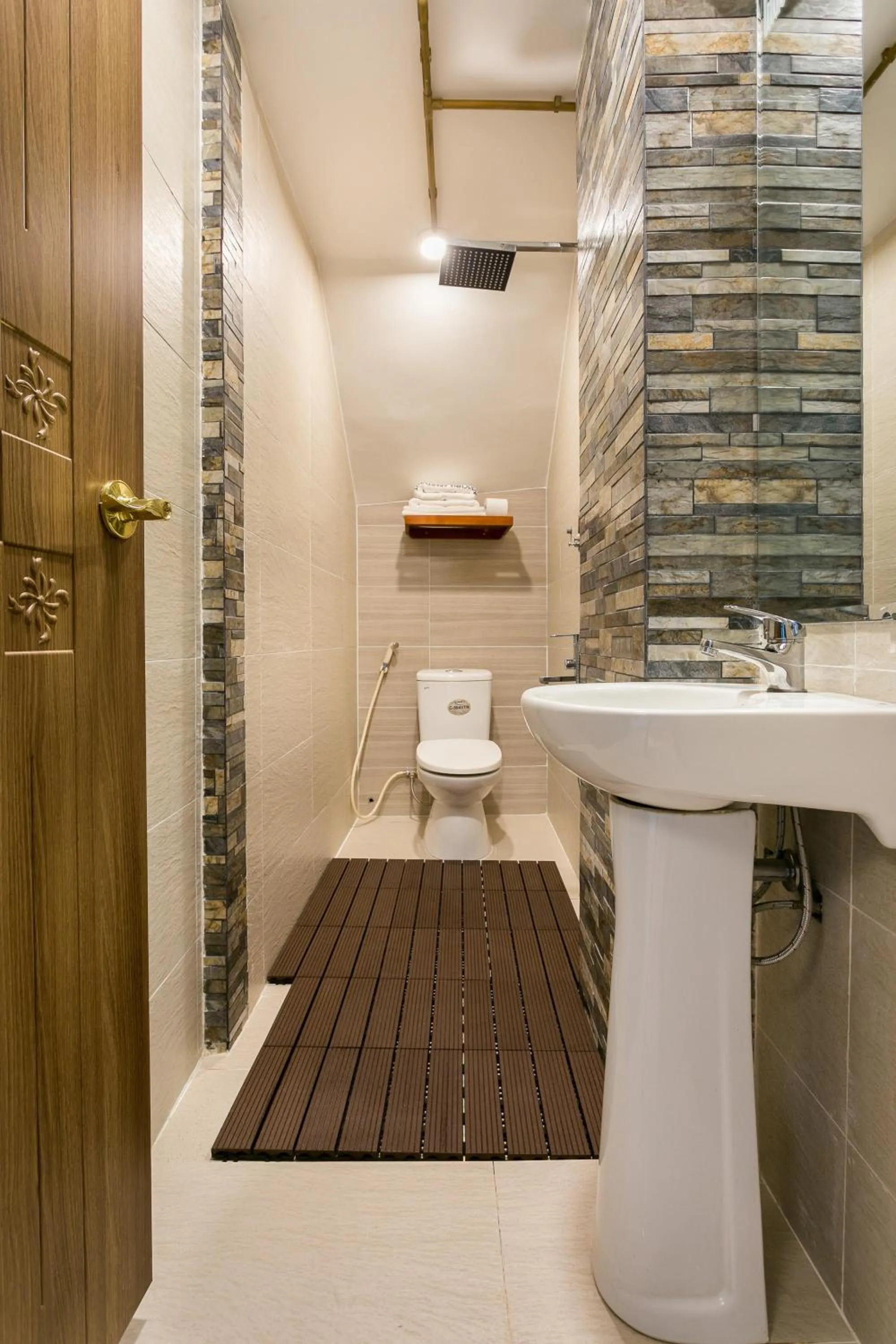 Bathroom in Indochine Ben Thanh Hotel & Apartments