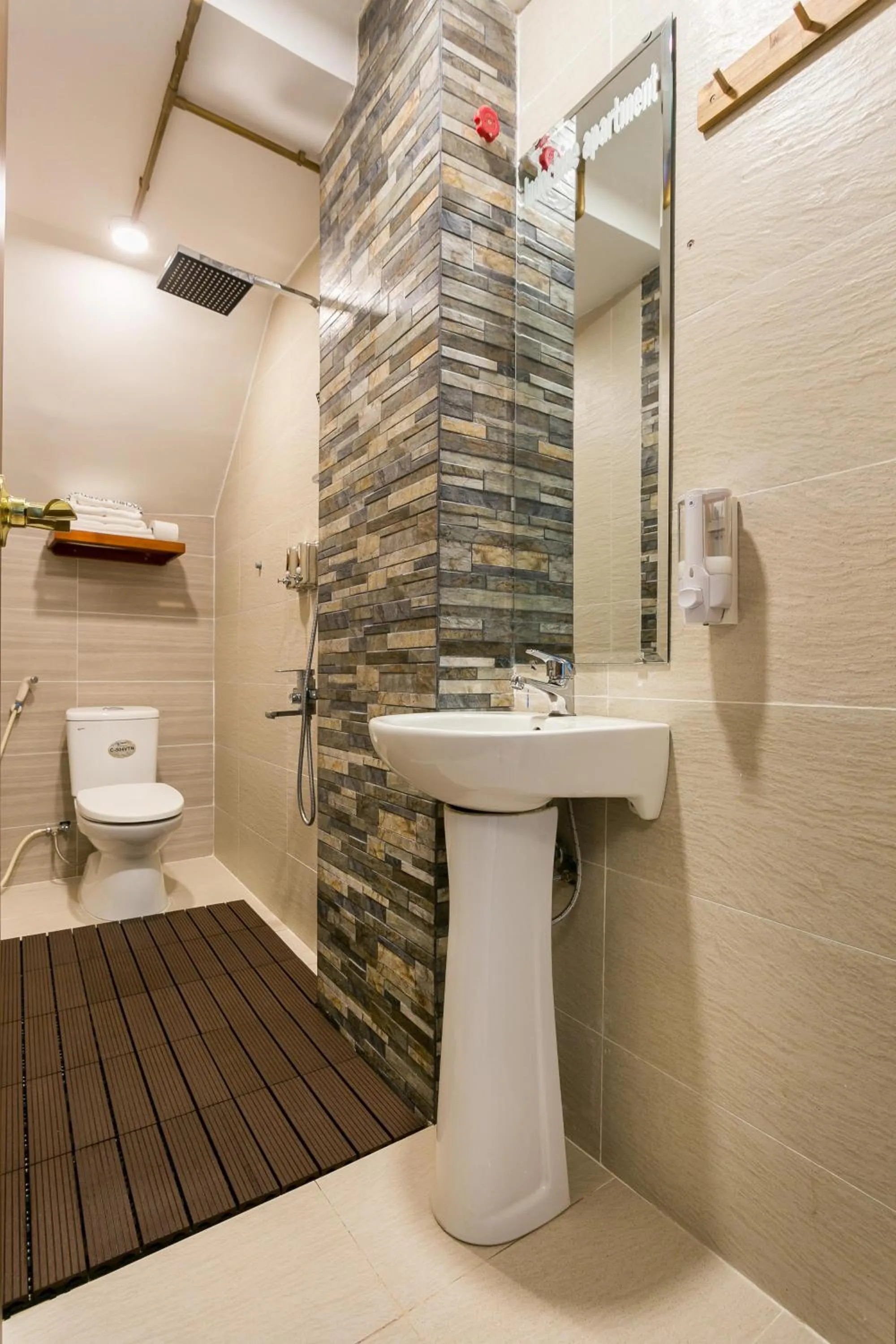 Shower in Indochine Ben Thanh Hotel & Apartments