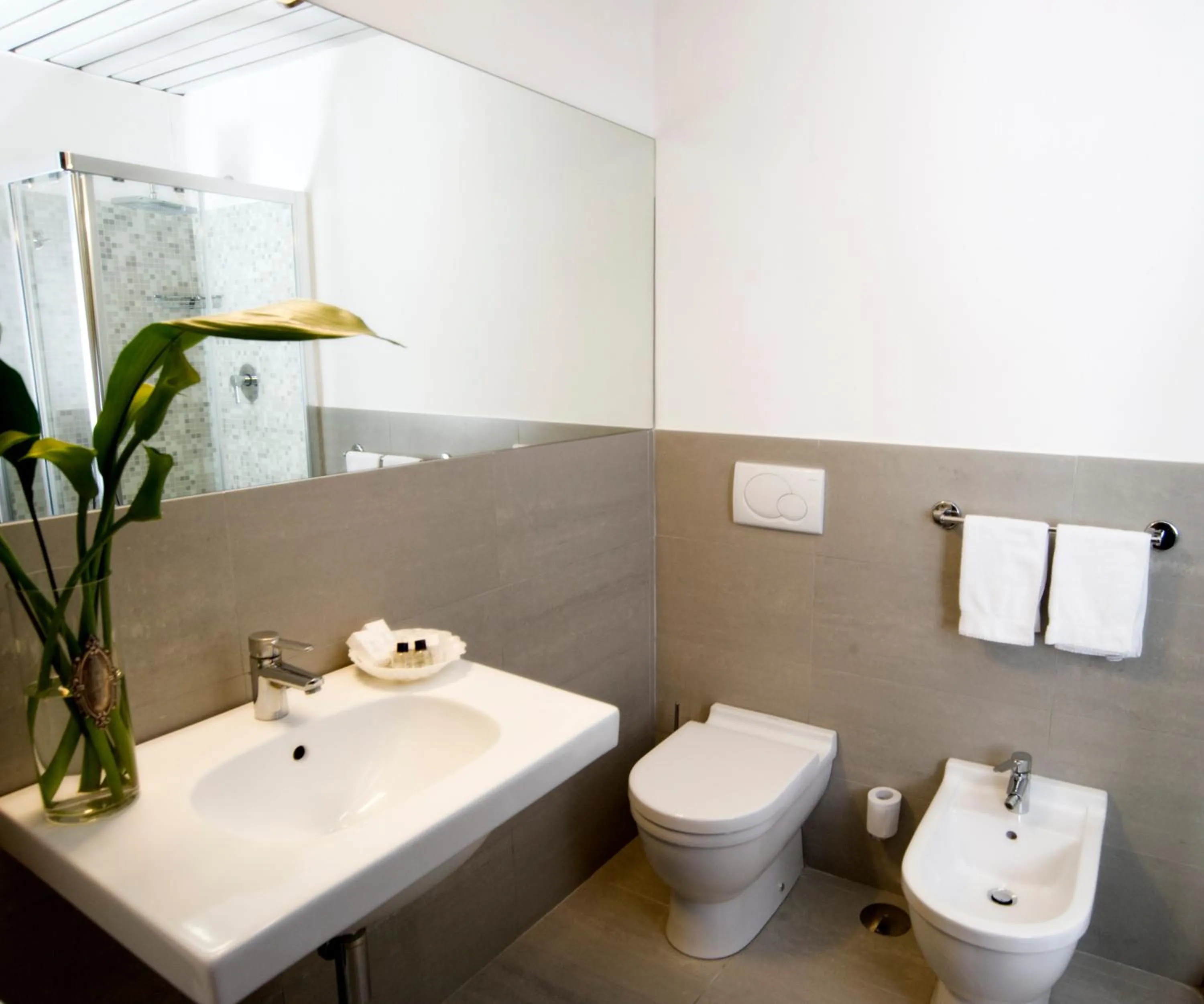 Bathroom in Hotel Leonardo Da Vinci