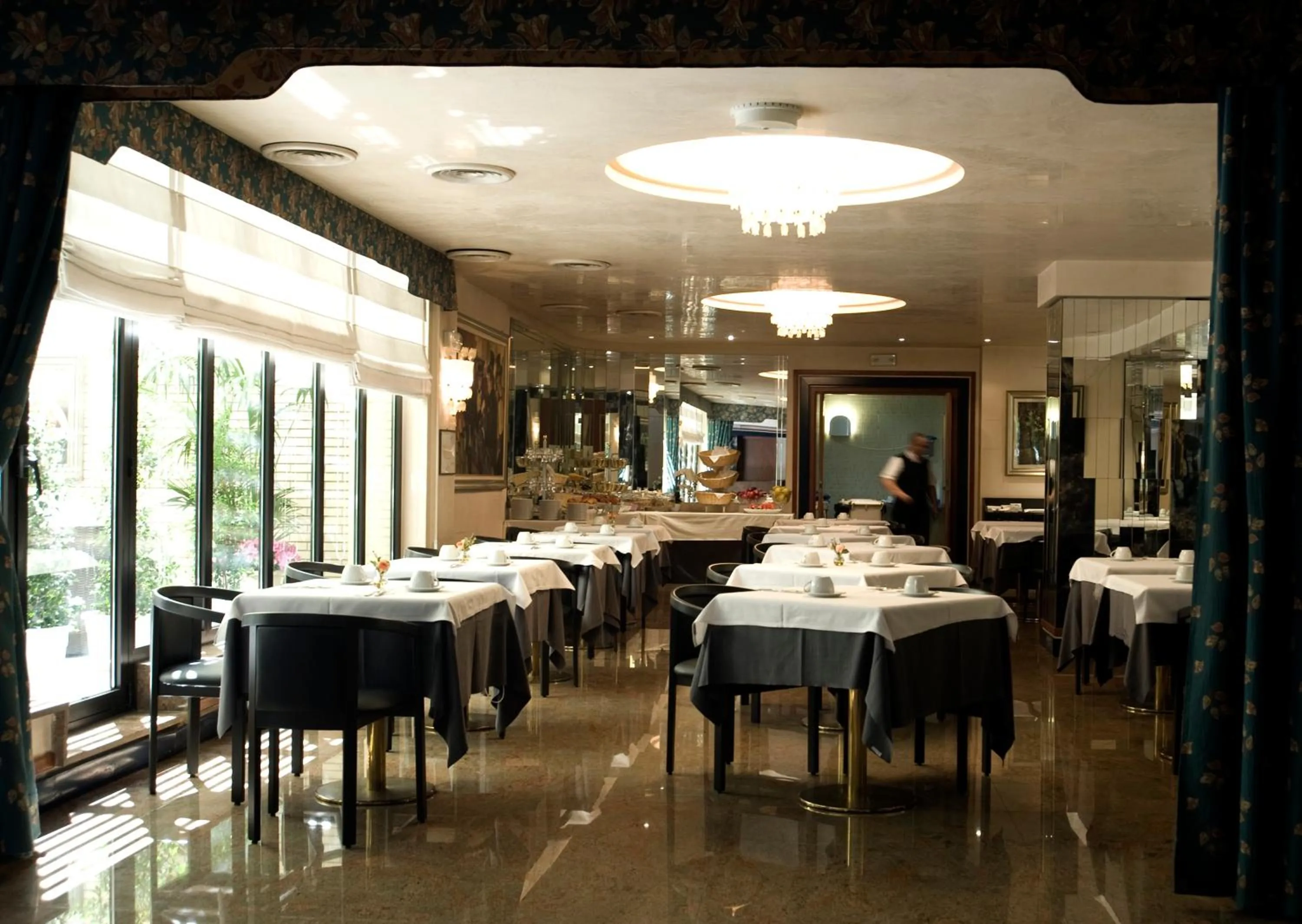 Restaurant/places to eat in Hotel Leonardo Da Vinci