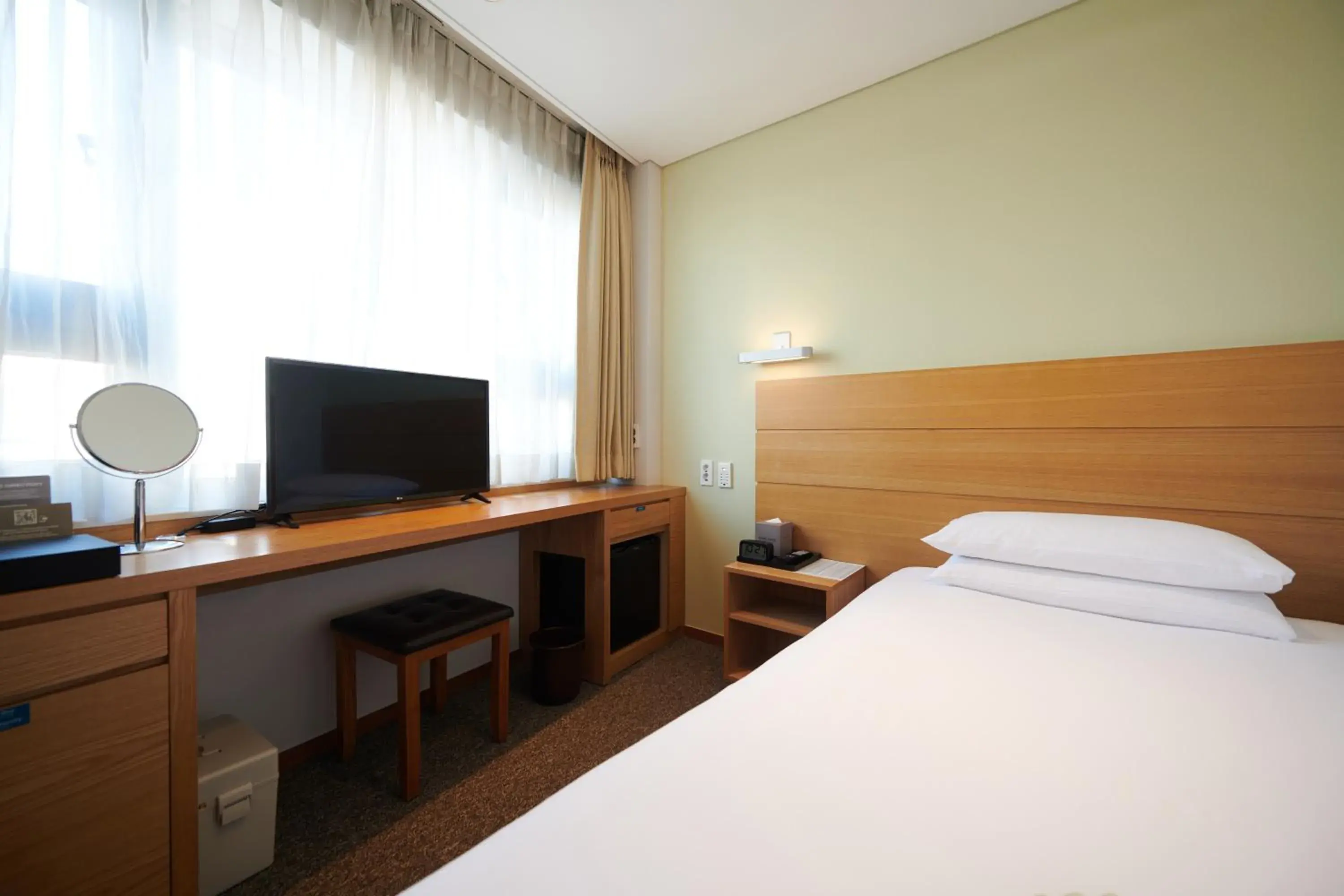 Single Room in Nine Tree by Parnas Seoul Myeongdong 1 Single Room in Nine Tree by Parnas Seoul Myeongdong 1