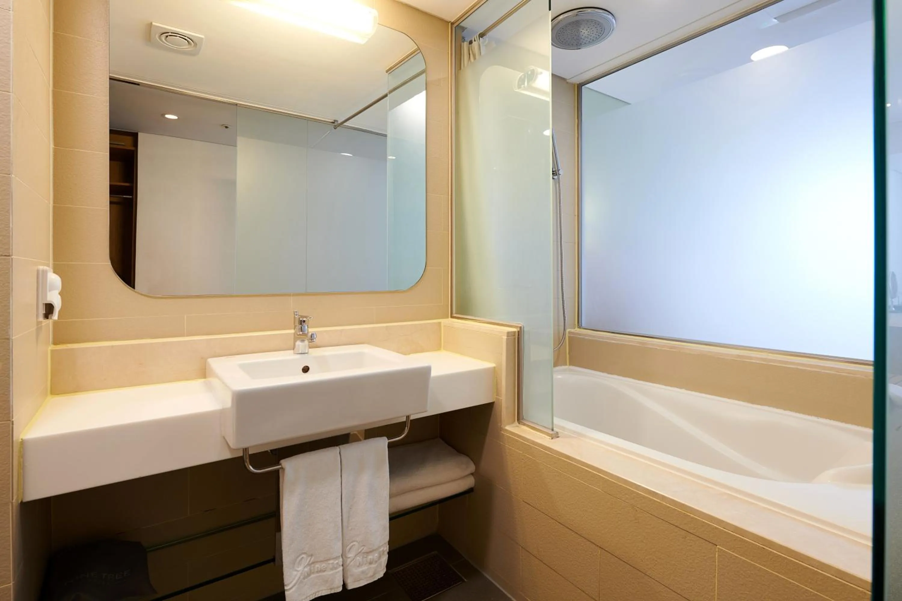 Toilet in Nine Tree by Parnas Seoul Myeongdong 1