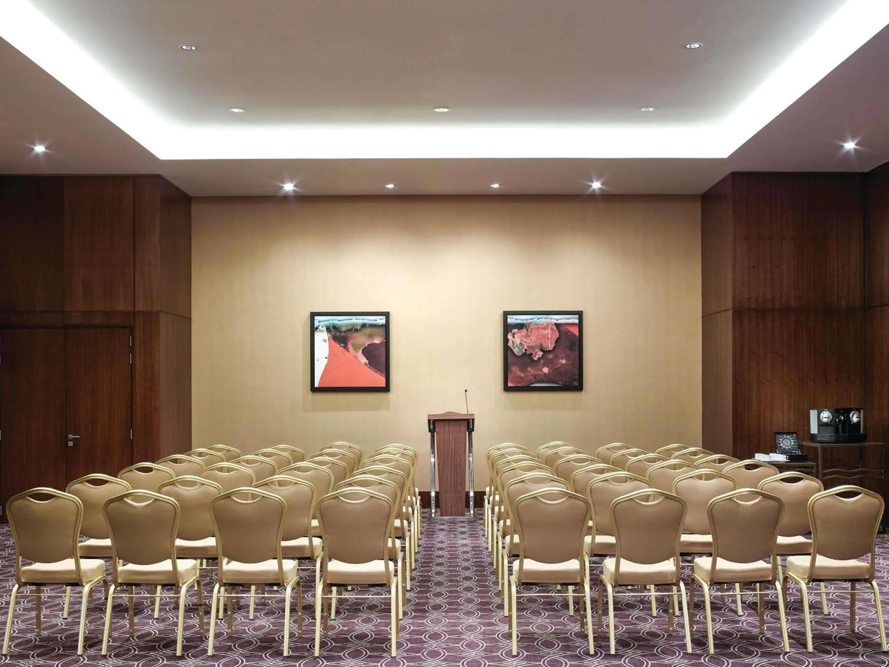 Meeting/conference room in Swissôtel Living Al Ghurair Dubai - Deira - Apartments