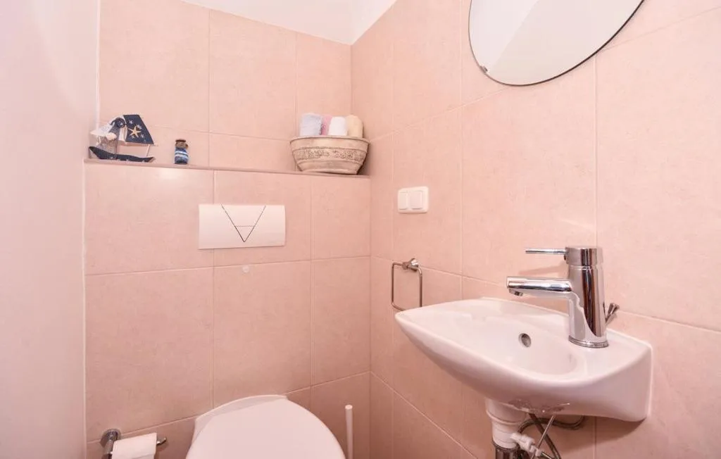 Toilet in Villa Anči