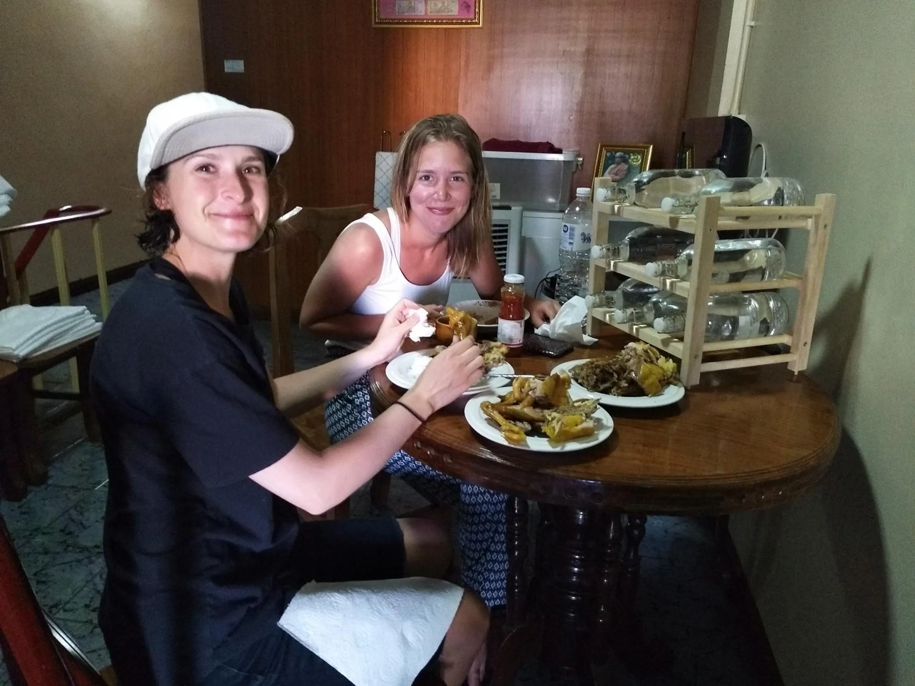 Restaurant/places to eat in Kantawan House