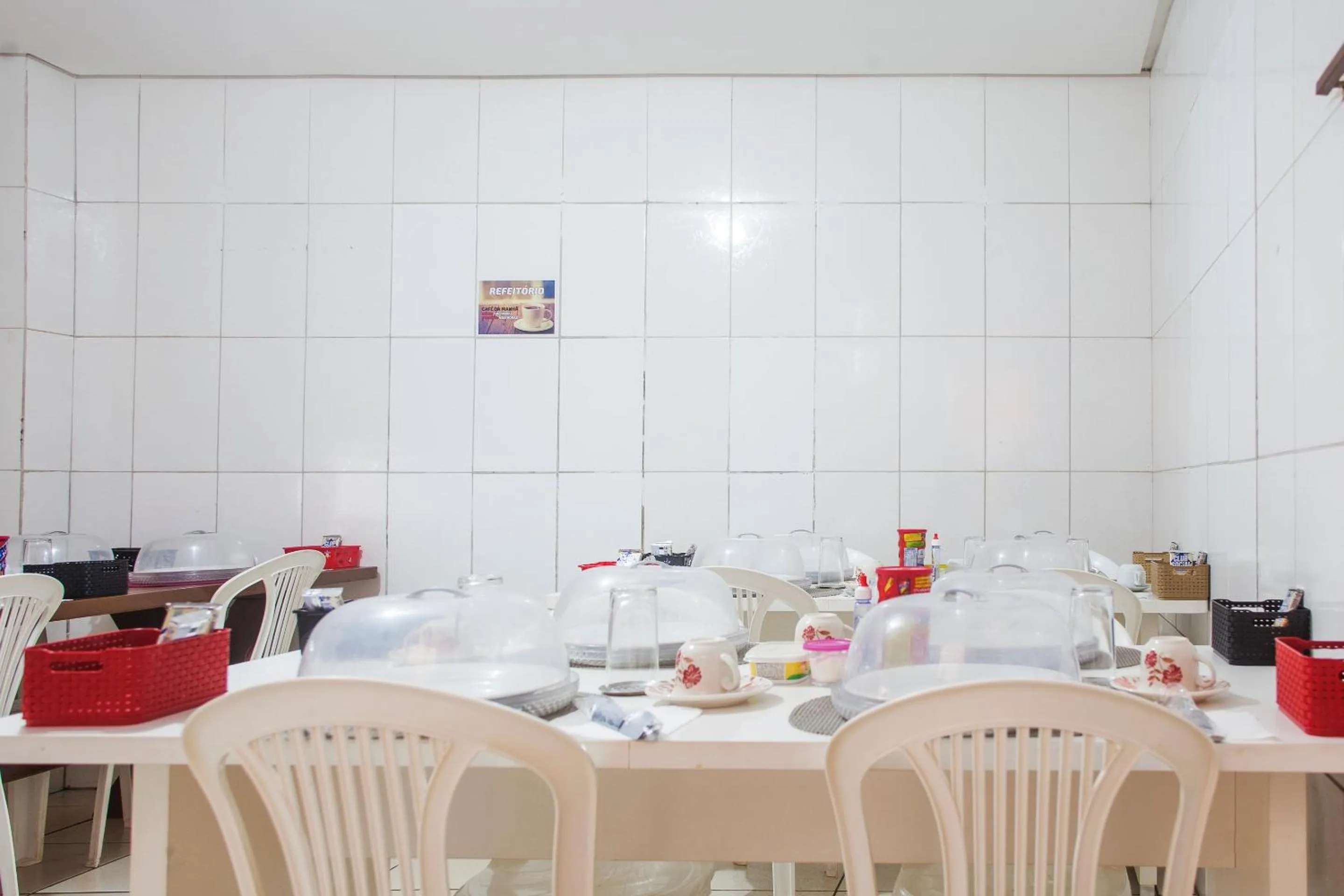 Restaurant/places to eat in OYO M&J Hotel