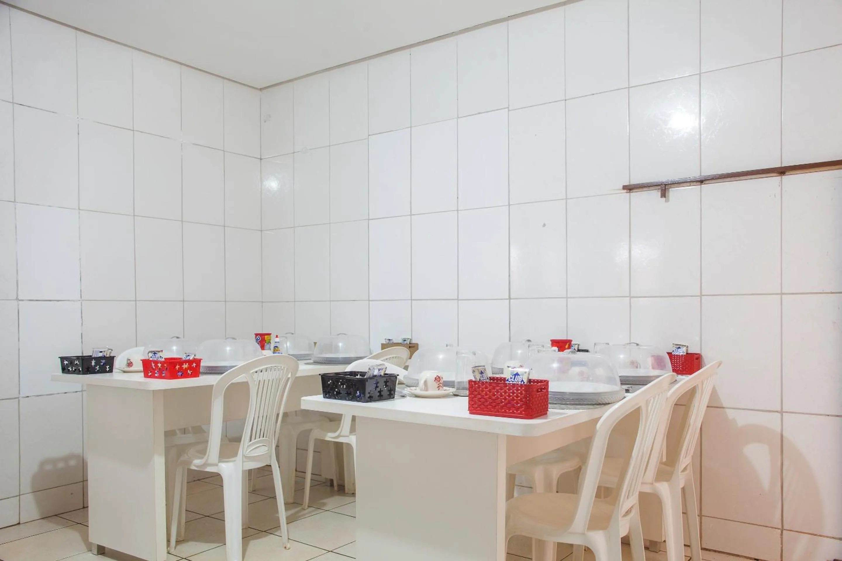 Restaurant/places to eat in OYO M&J Hotel