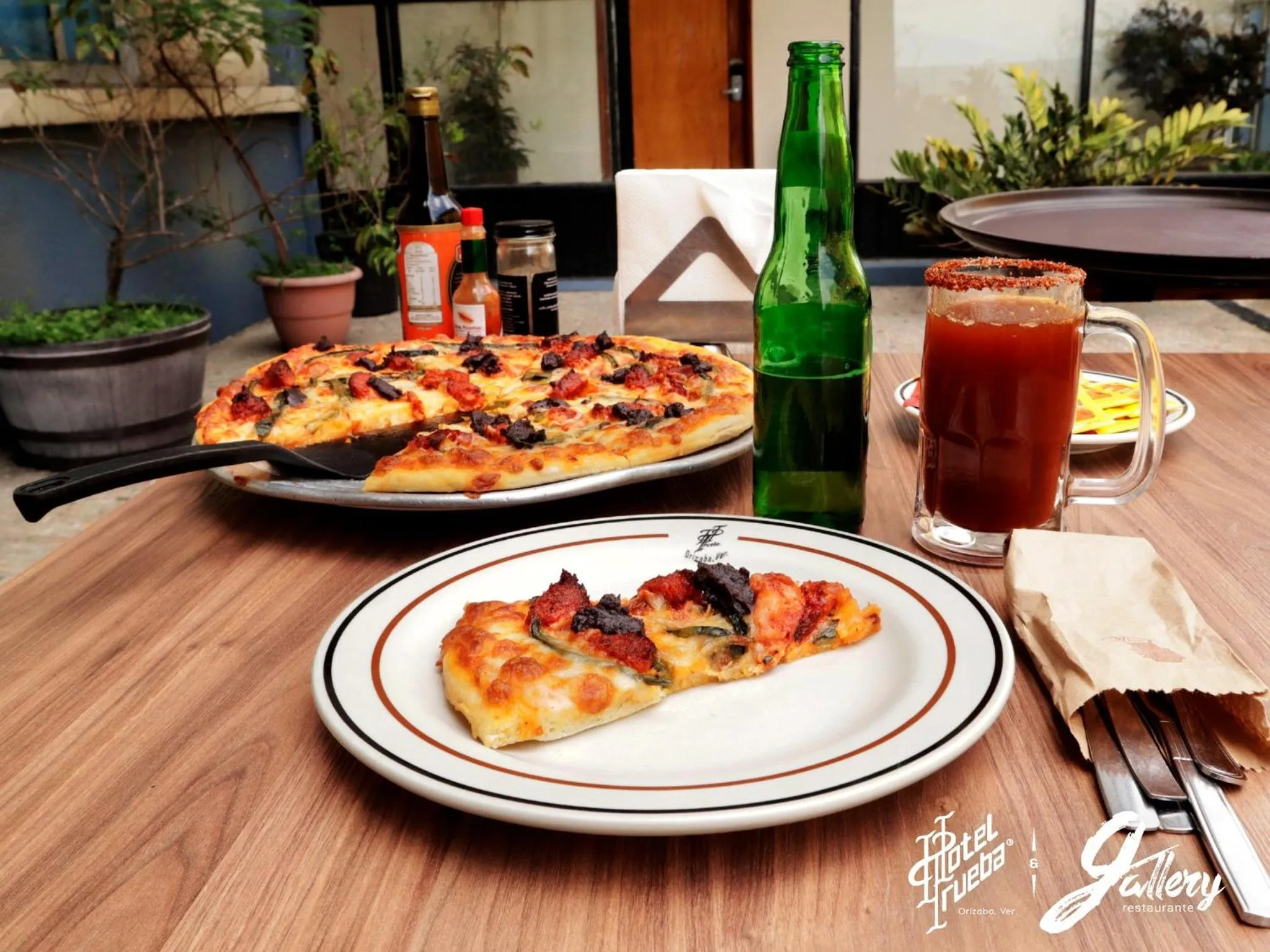 Restaurant/places to eat in HOTEL TRUEBA