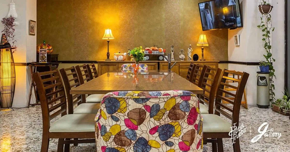 Restaurant/places to eat in HOTEL TRUEBA