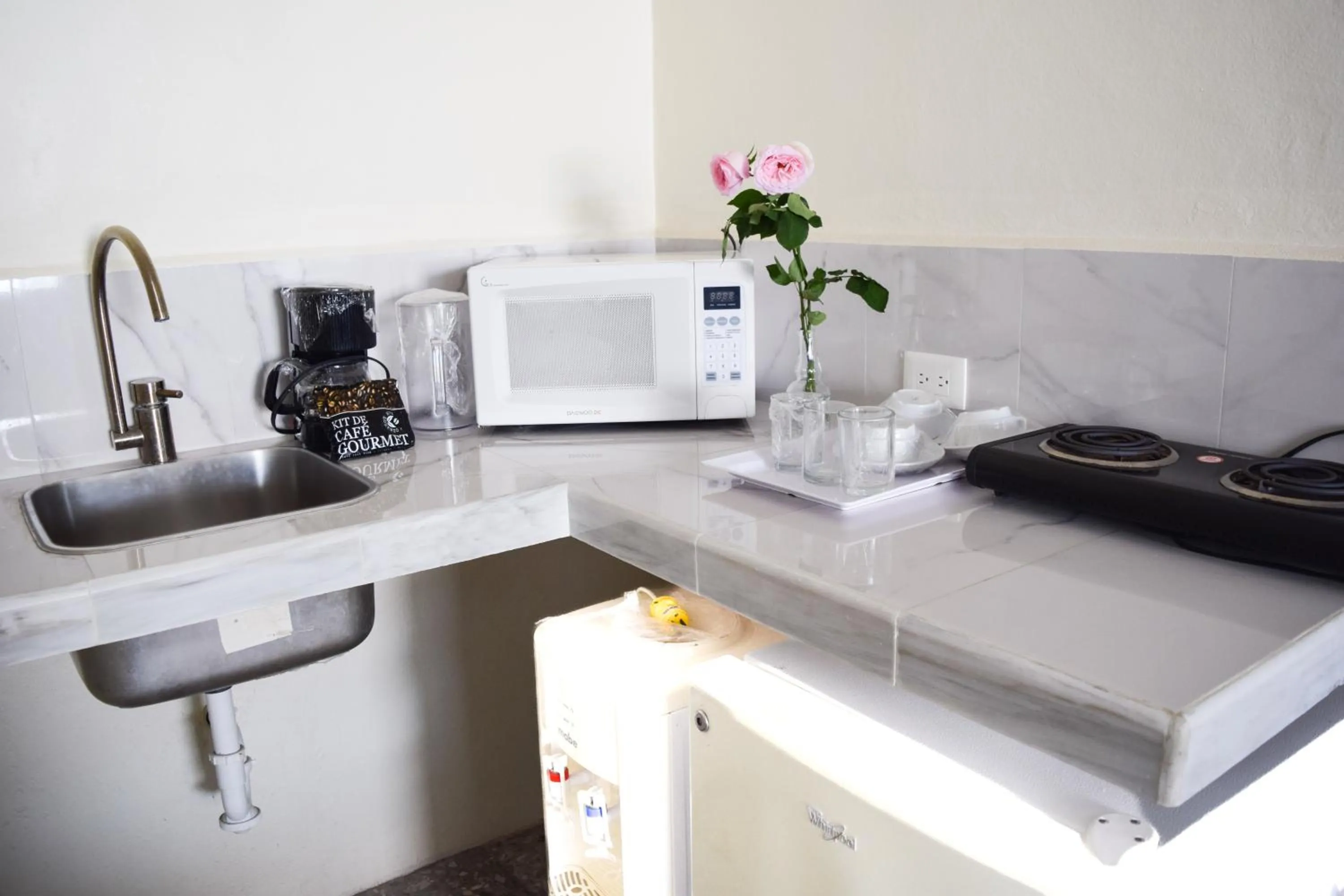 microwave in Boutique Hotel Delfin 5th Avenue