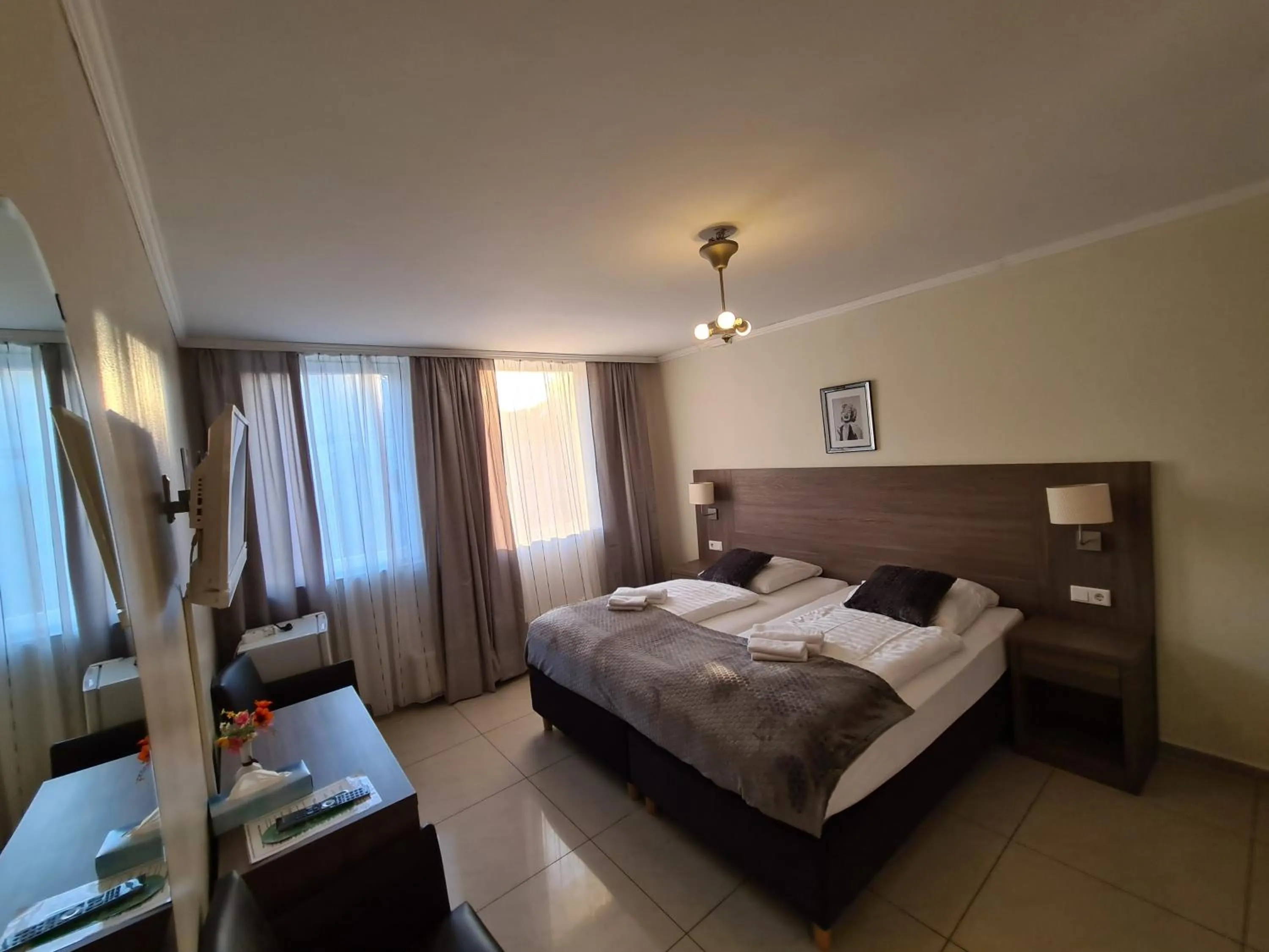 Bedroom, Bed in Hotel Cara Vita Cologne