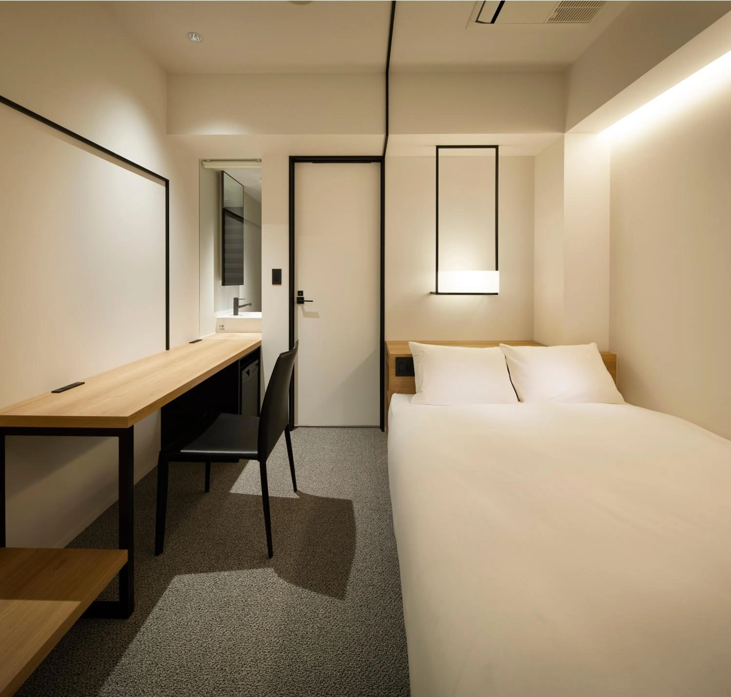 Bedroom, Bed in hotel androoms Nagoya Fushimi