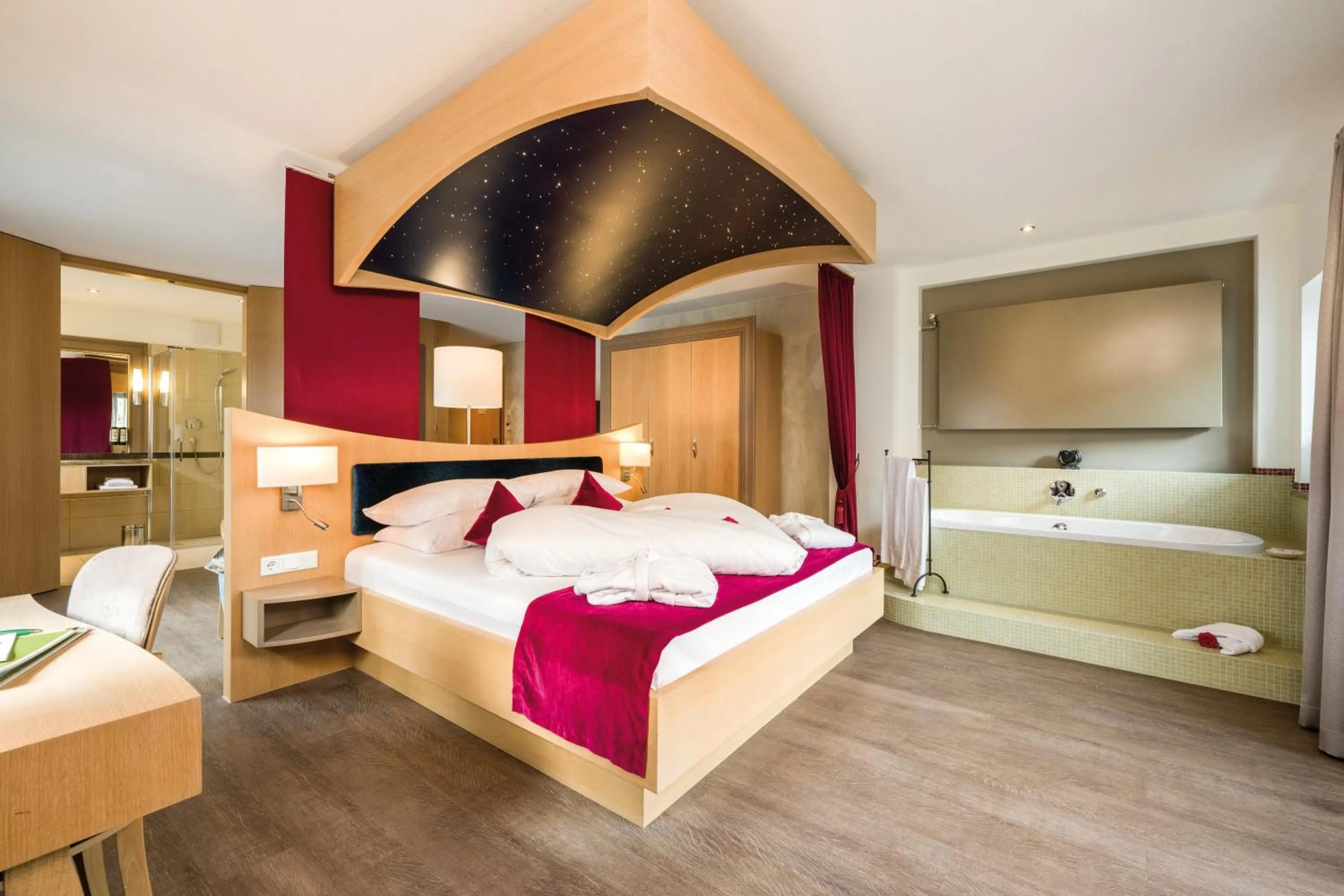 Photo of the whole room, Bed in Villa Ludwig Suite Hotel