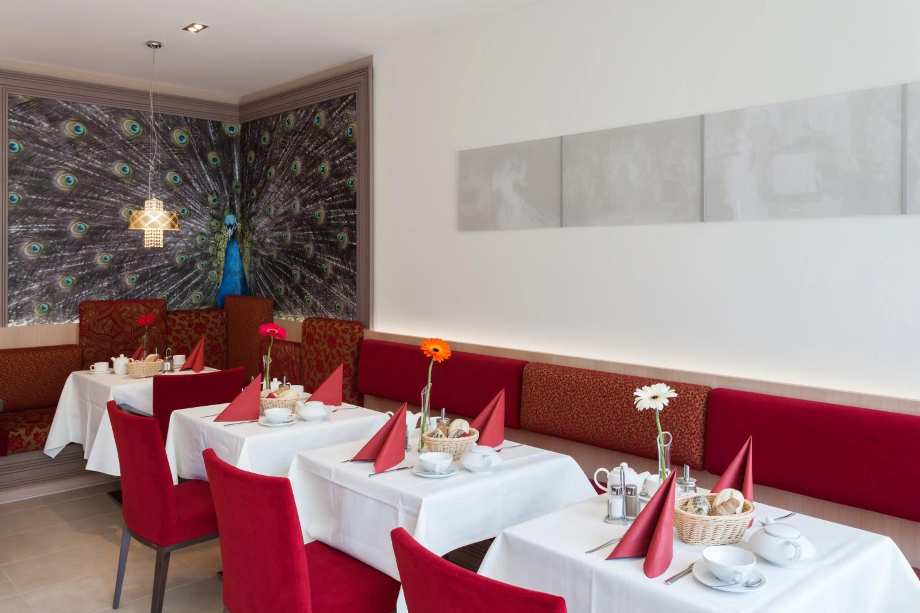 Restaurant/places to eat in Villa Ludwig Suite Hotel