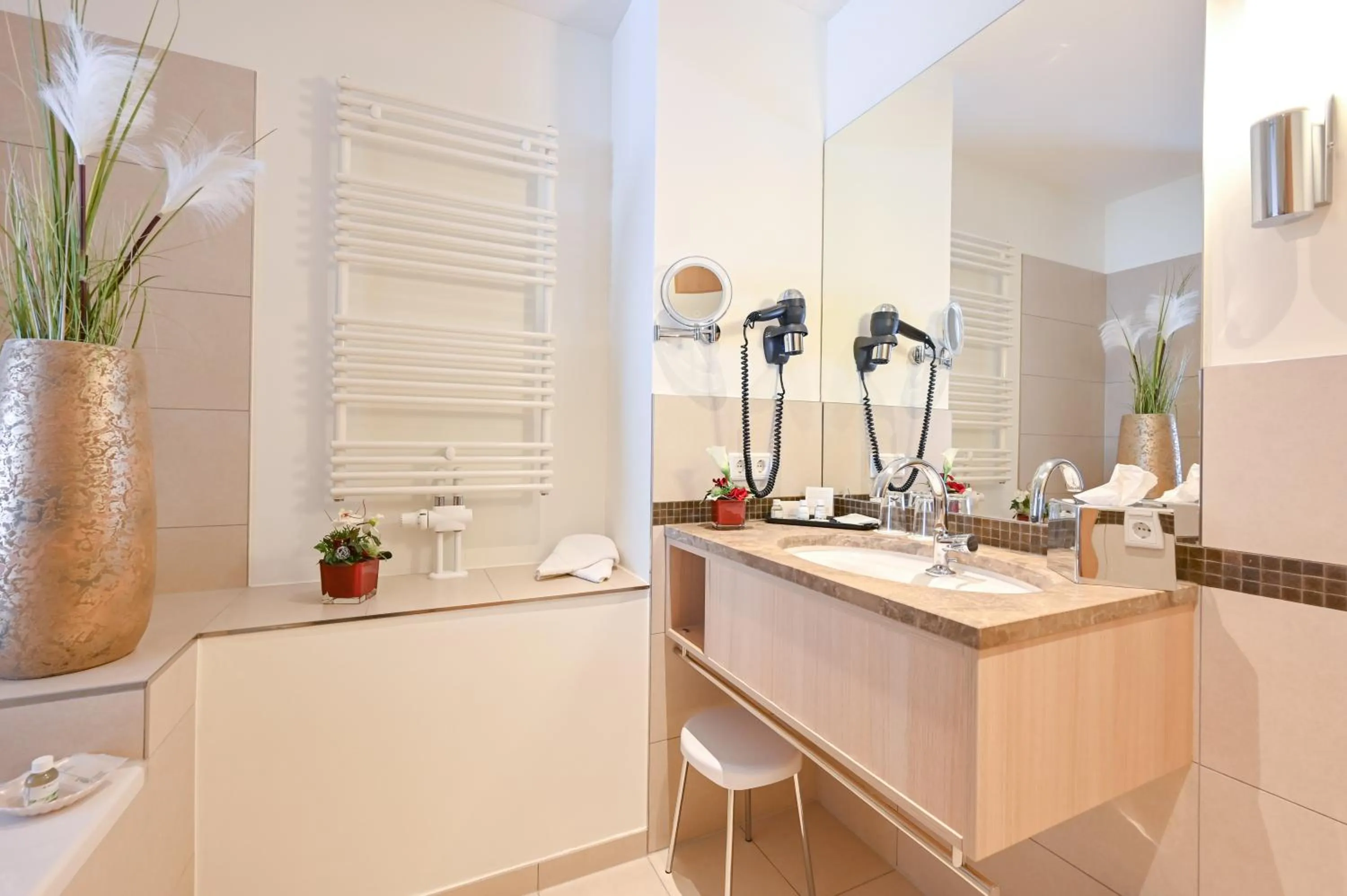 Bathroom in Villa Ludwig Suite Hotel