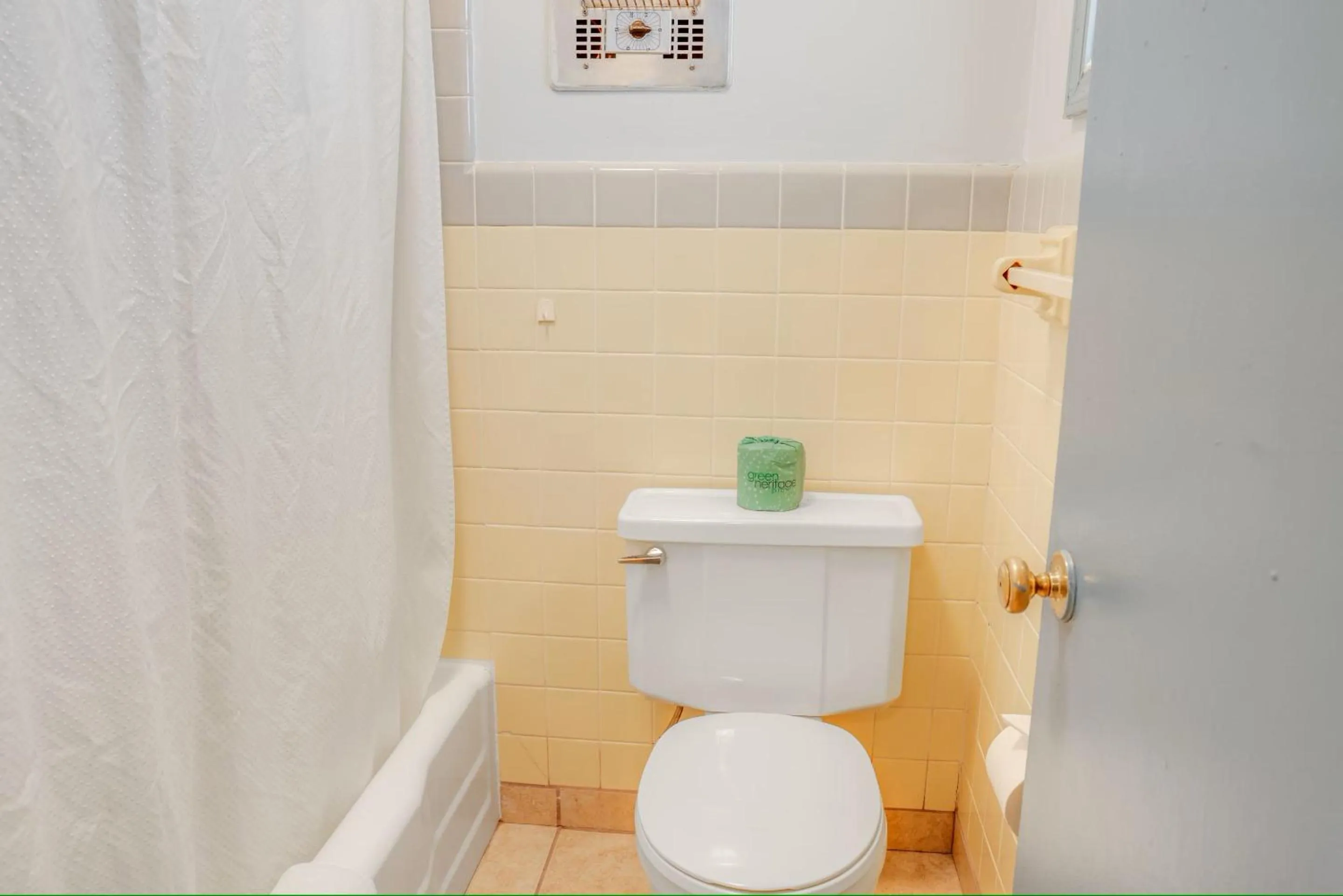 Bathroom in OYO Hotel Liberal, Kansas