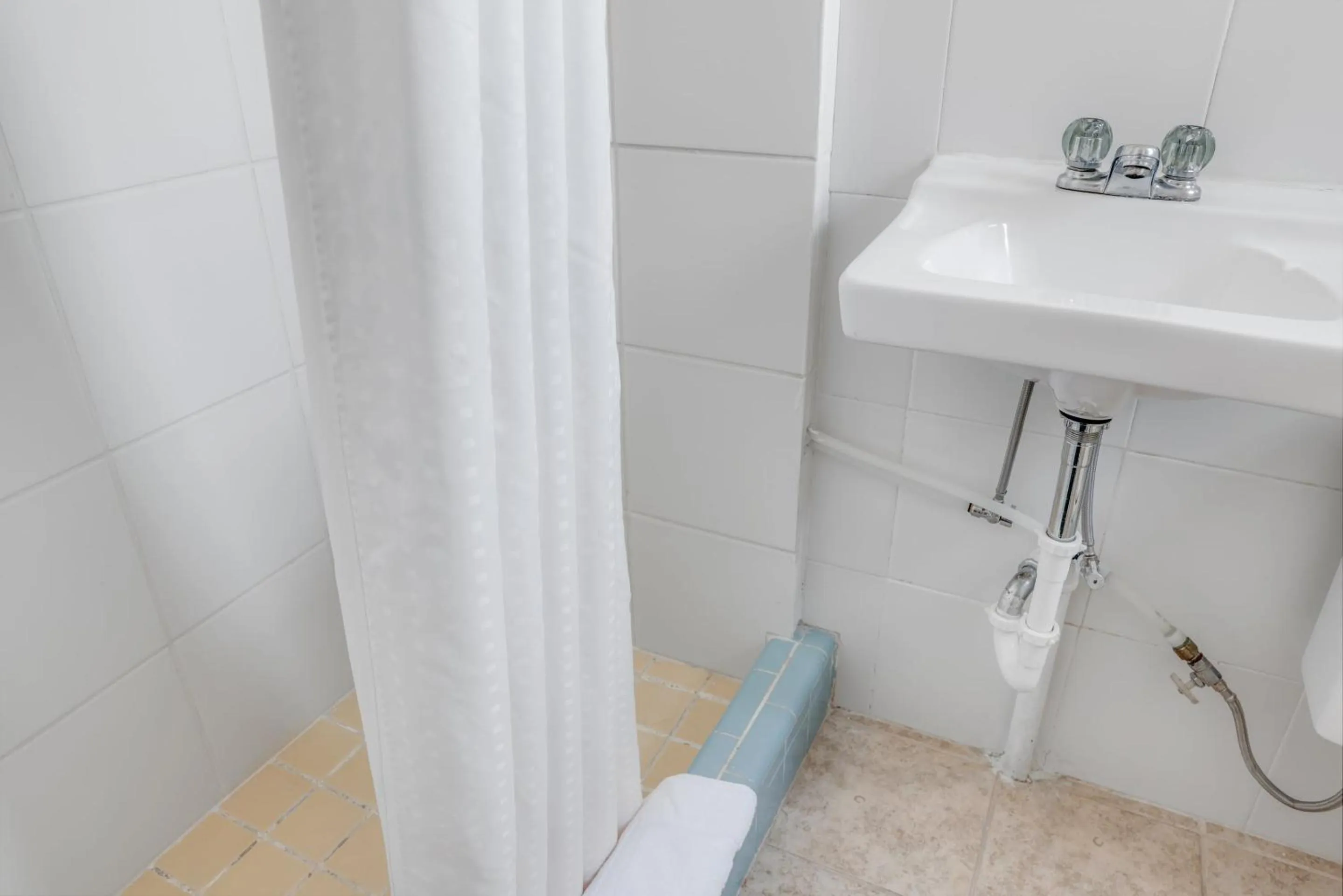 Bathroom in OYO Hotel Liberal, Kansas