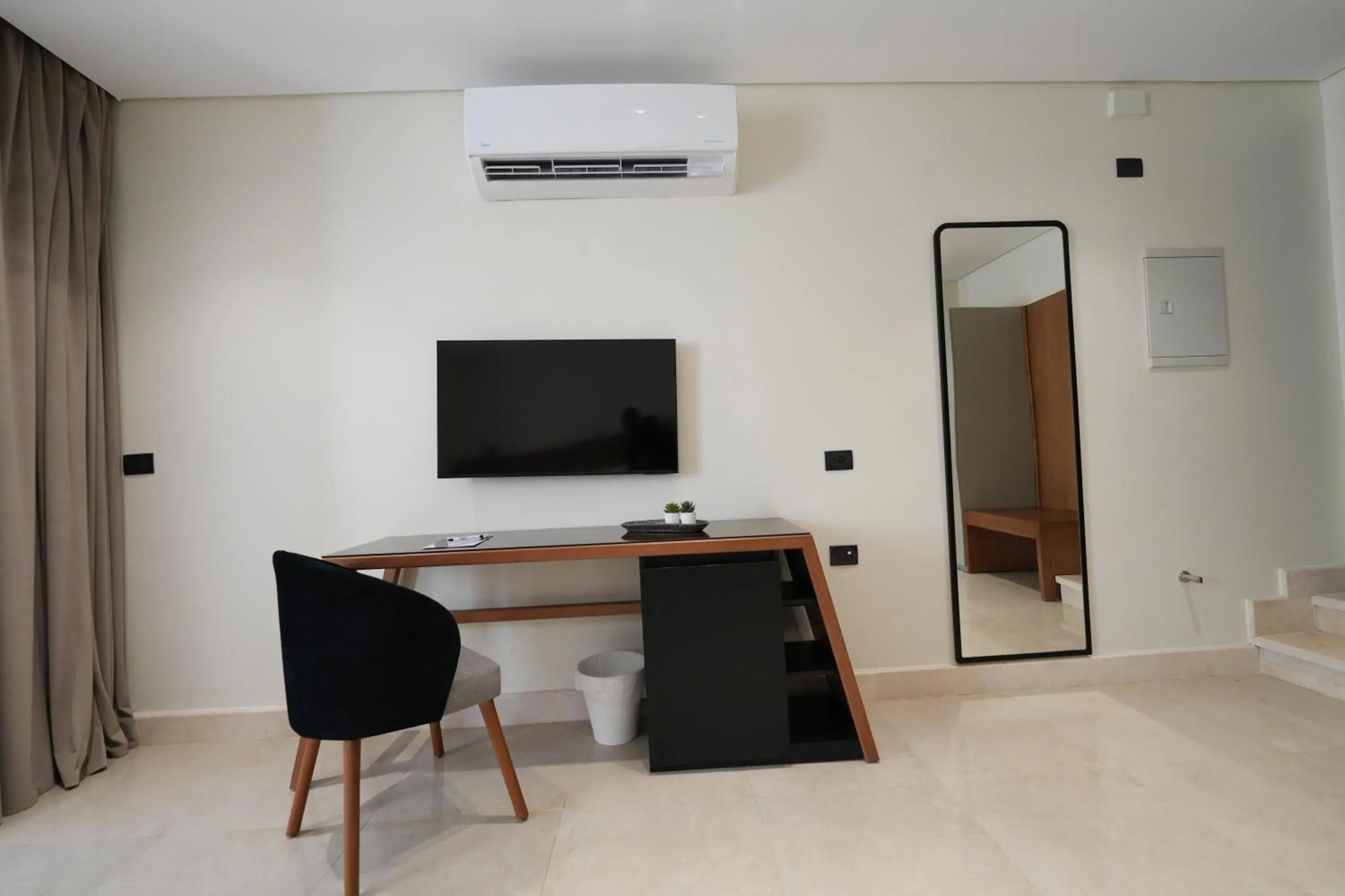 Deluxe Room - single occupancy in NewCity Hotel & Suites Deluxe Room - single occupancy in NewCity Hotel & Suites