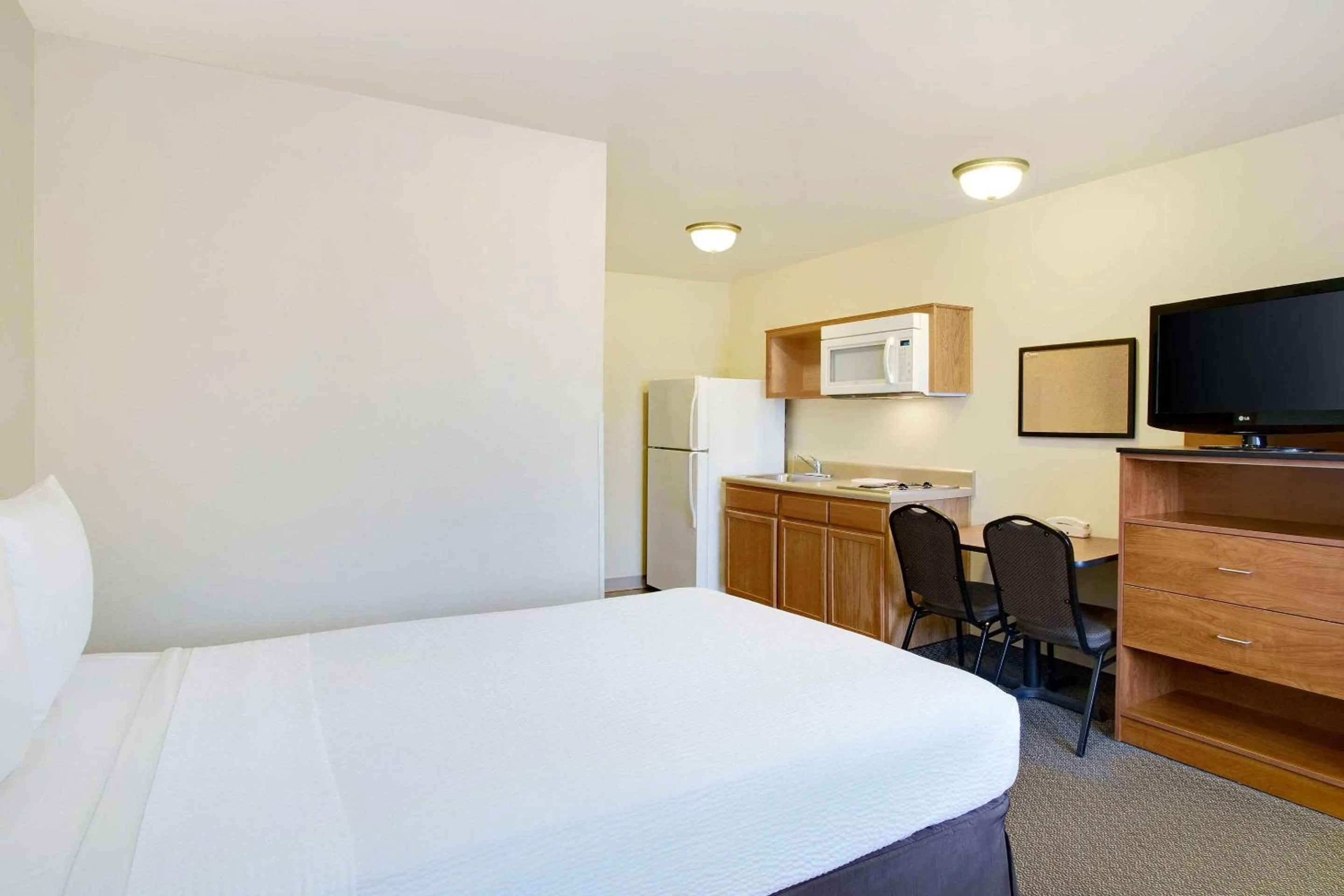 Photo of the whole room, Bed in WoodSpring Suites Raleigh Northeast Wake Forest