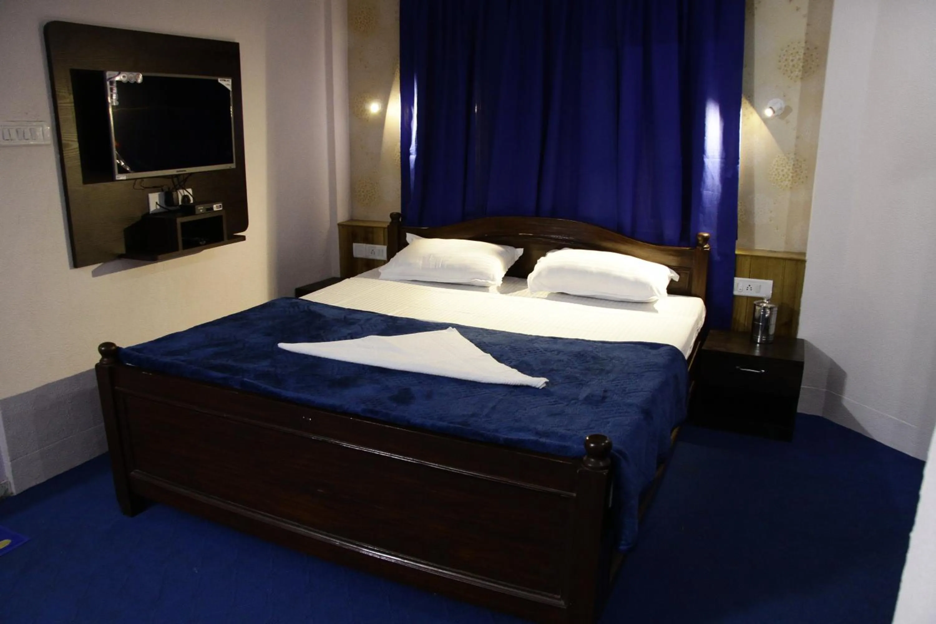 Bed in Hotel Paradiso