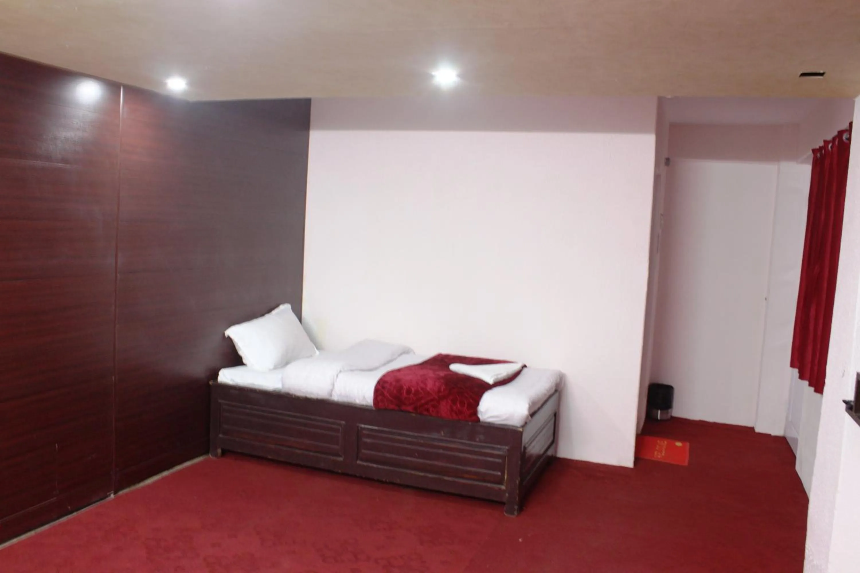 Bed in Hotel Paradiso