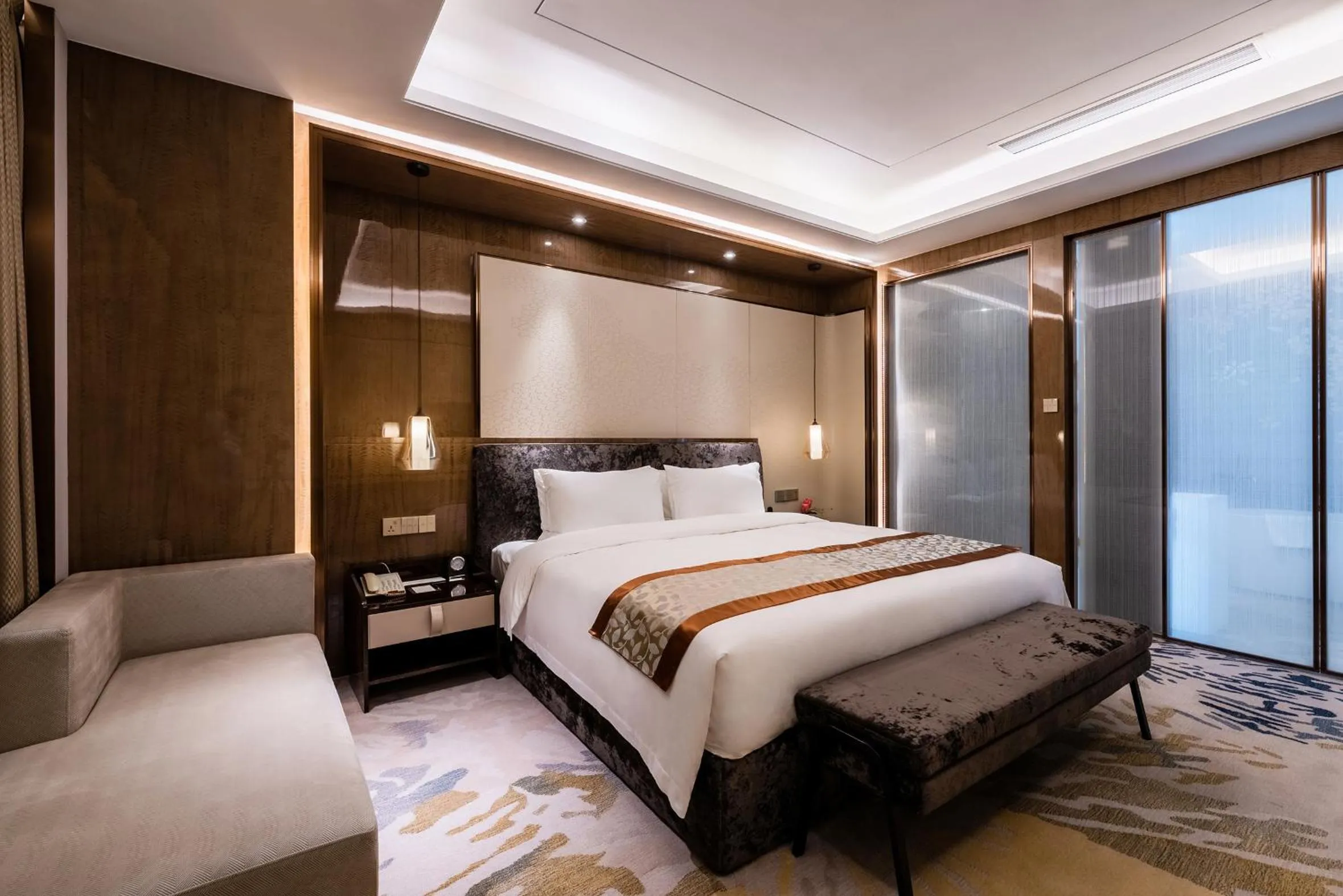 Bed in Auto City Ruili Hotel