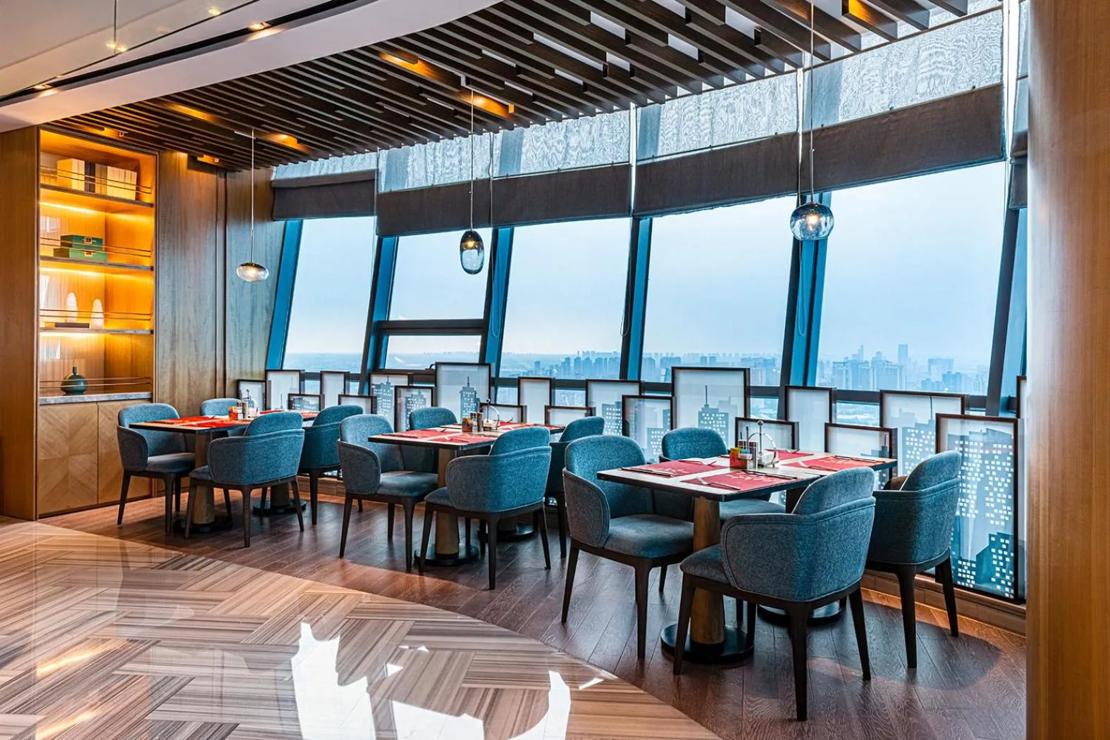 Auto City Ruili Hotel